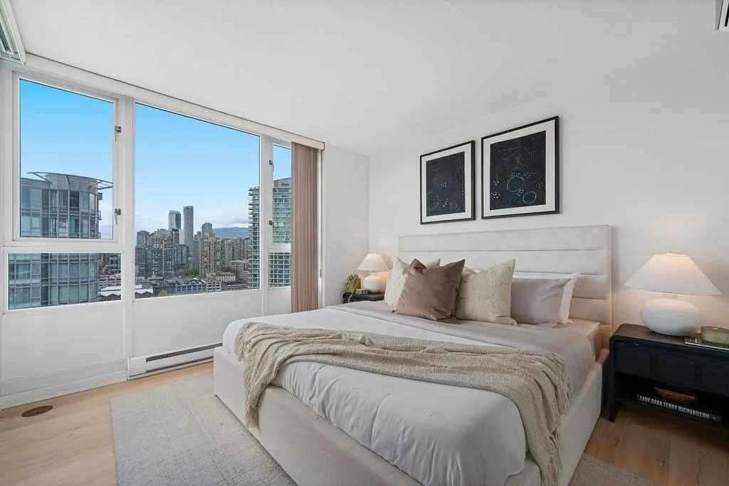 2607 1033 Marinaside Crescent