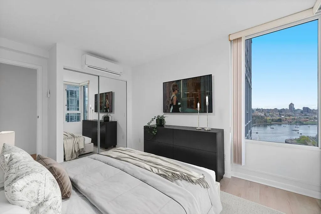 2607 1033 Marinaside Crescent