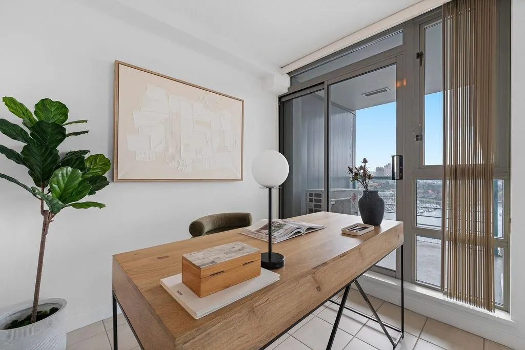 2607 1033 Marinaside Crescent