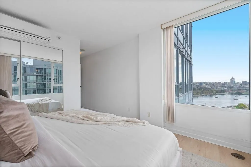 2607 1033 Marinaside Crescent