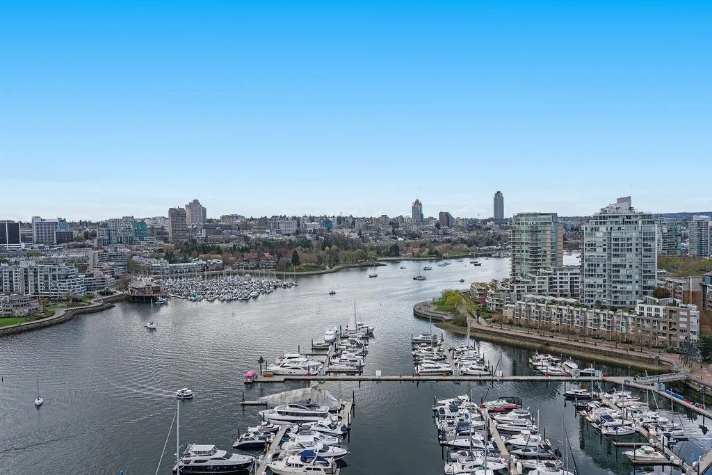 2607 1033 Marinaside Crescent