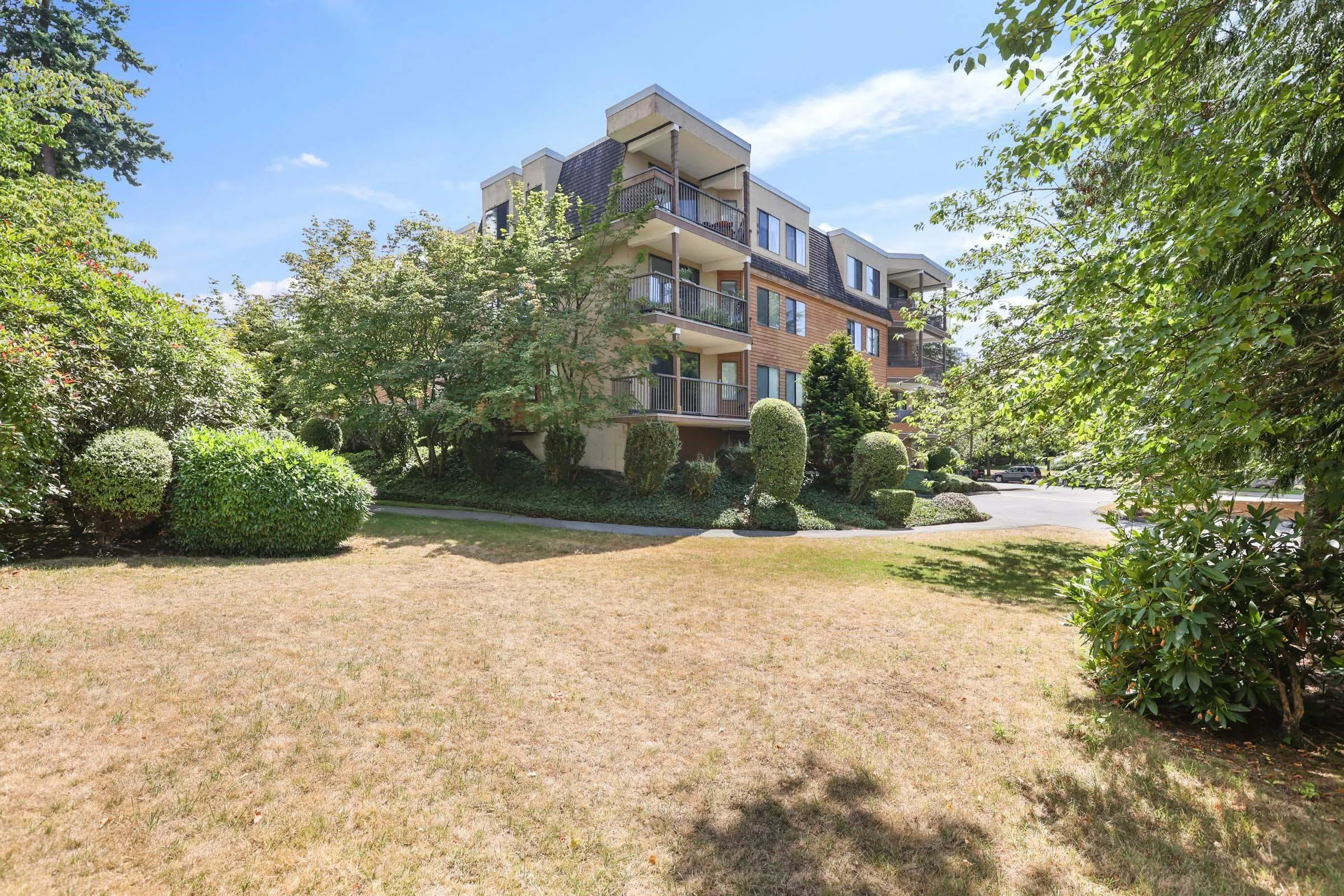 106 1720 Southmere Crescent