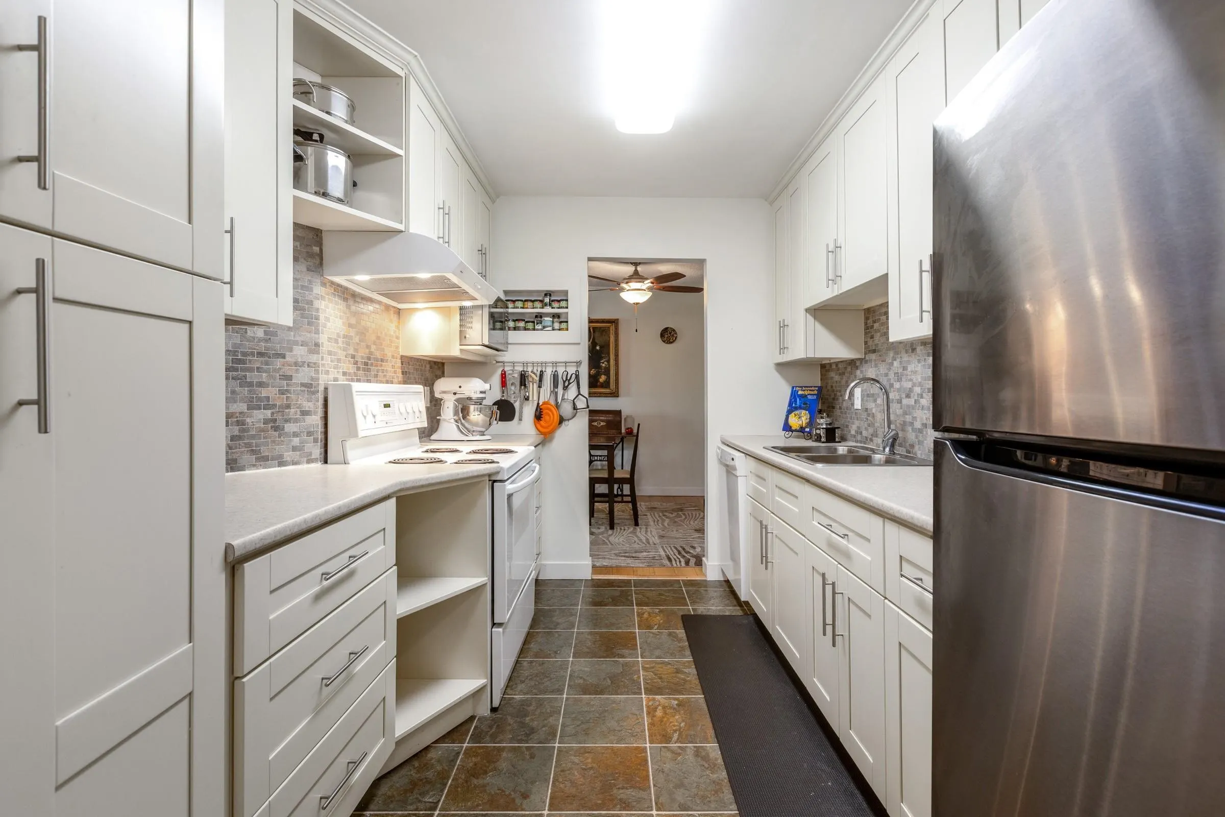 106 1720 Southmere Crescent