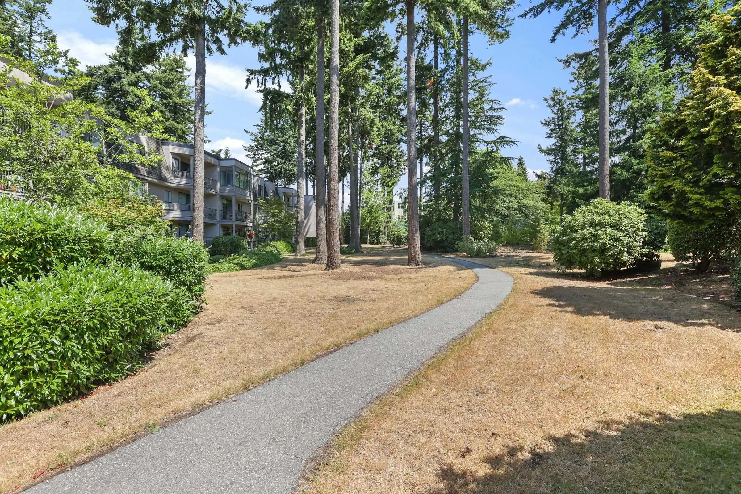 106 1720 Southmere Crescent