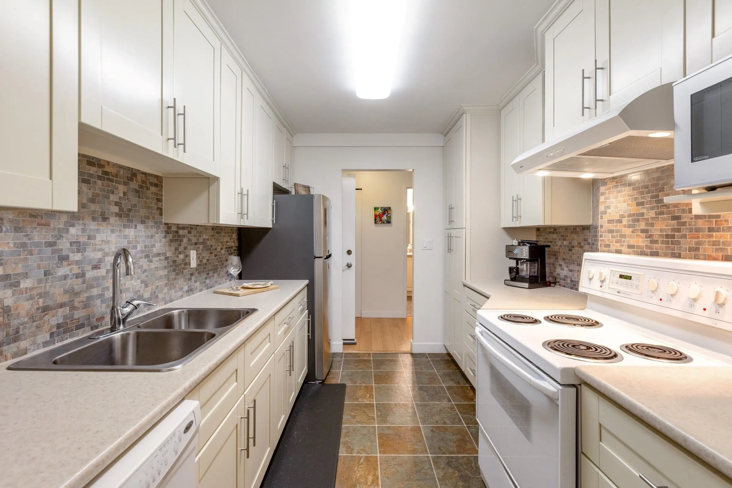 106 1720 Southmere Crescent