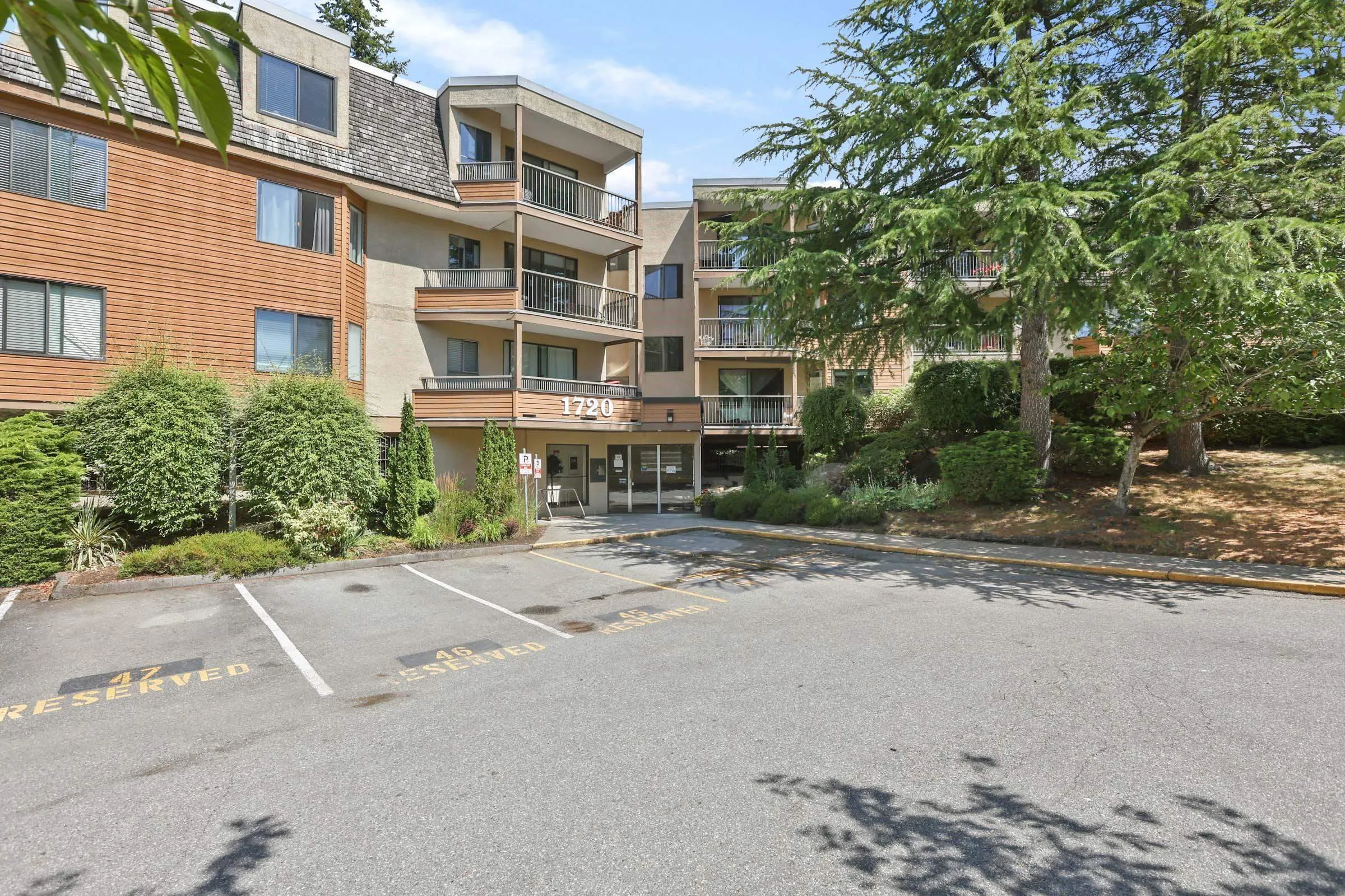 106 1720 Southmere Crescent