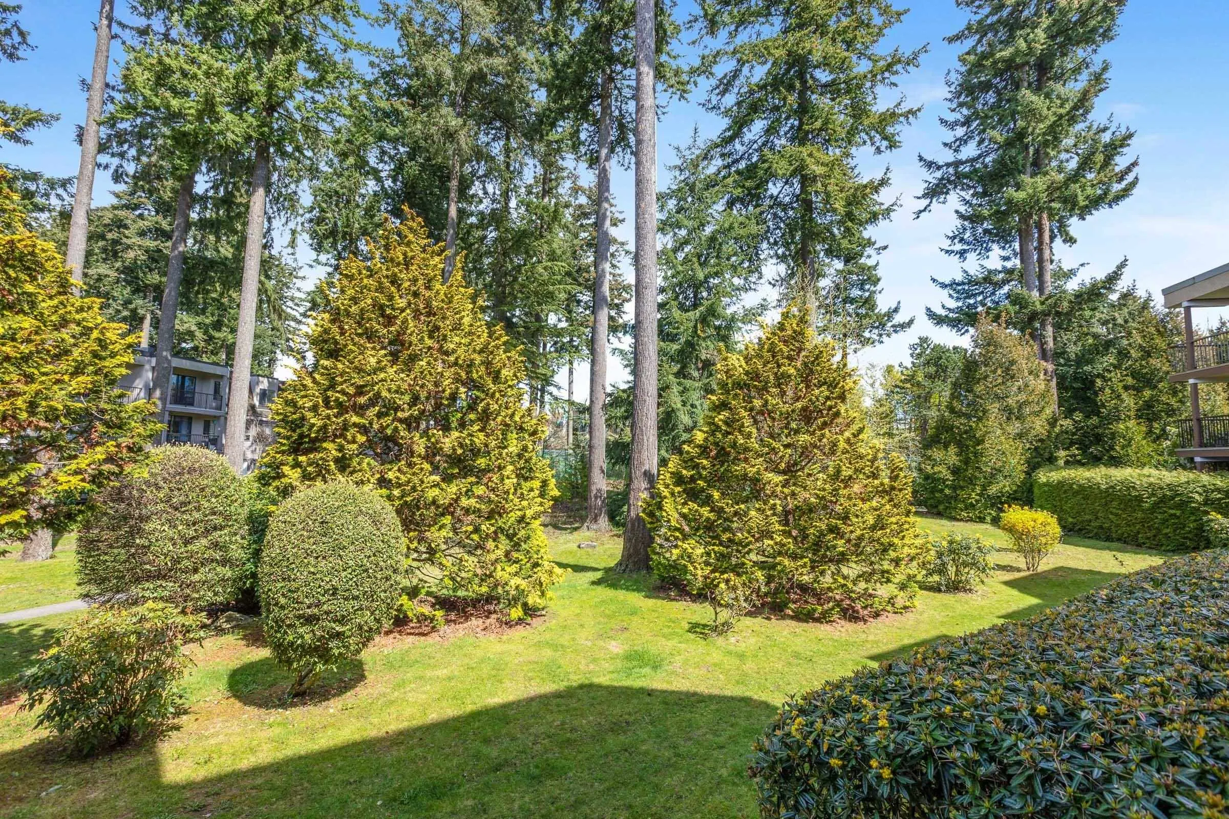 106 1720 Southmere Crescent