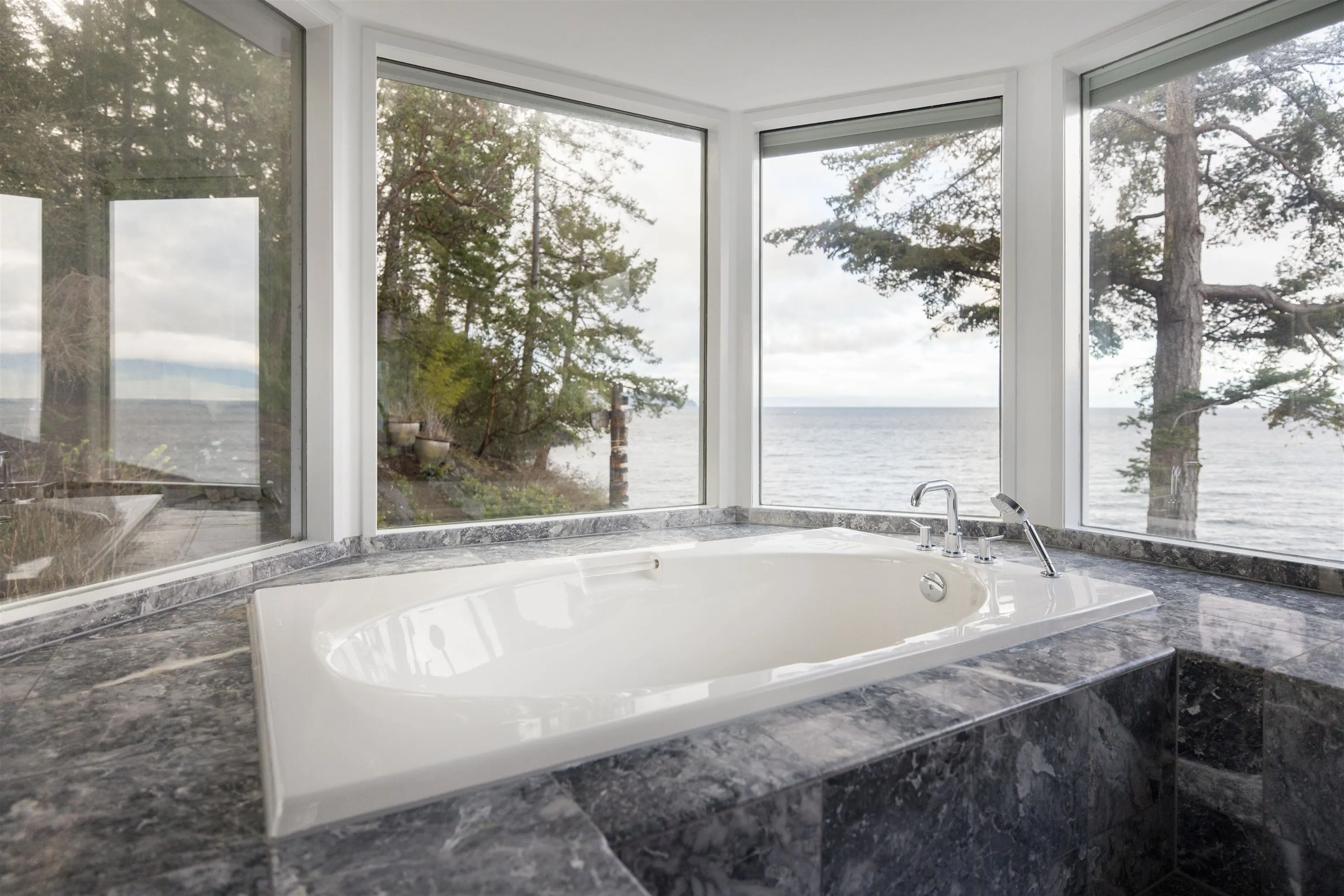 11113 Sunshine Coast Highway