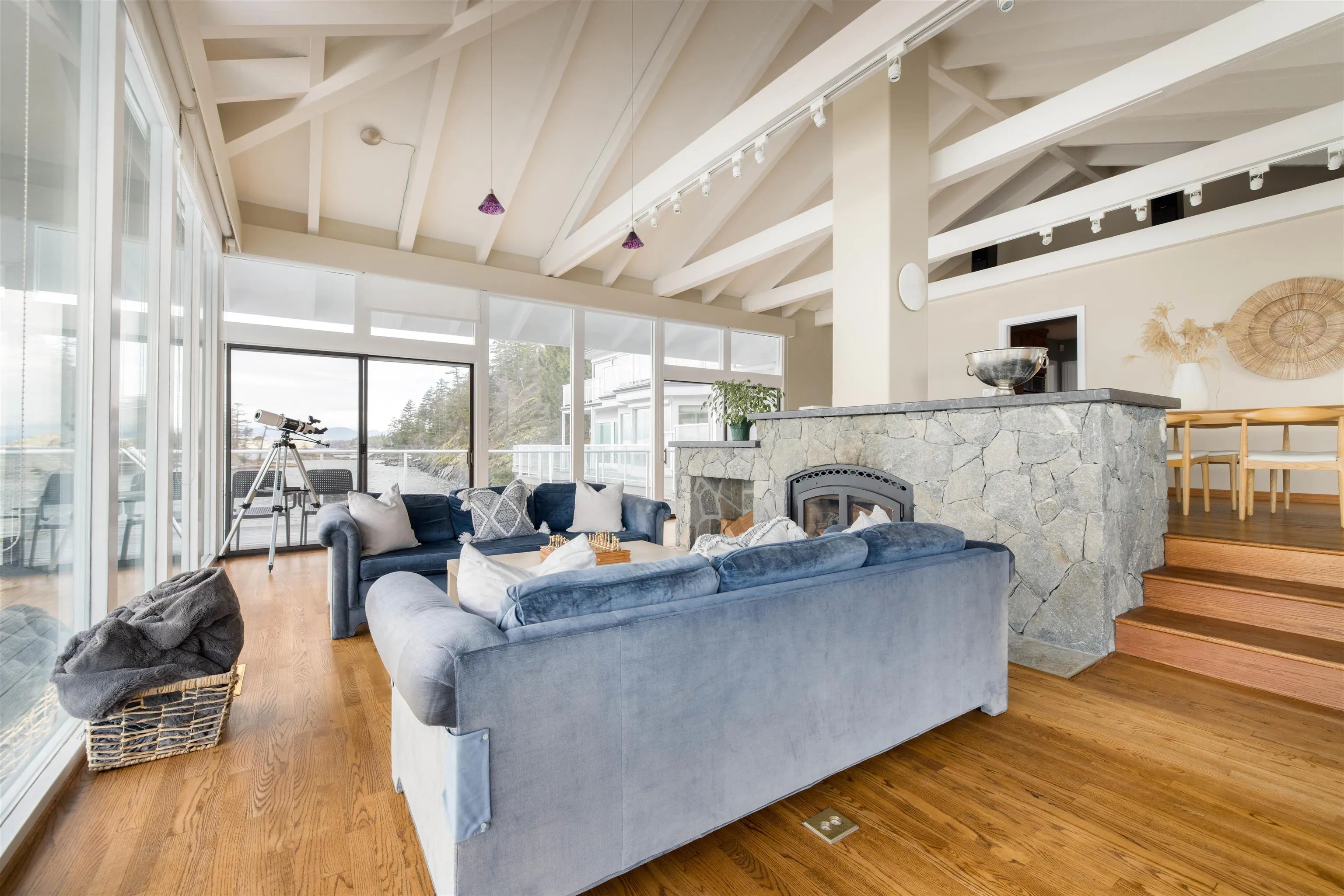 11113 Sunshine Coast Highway