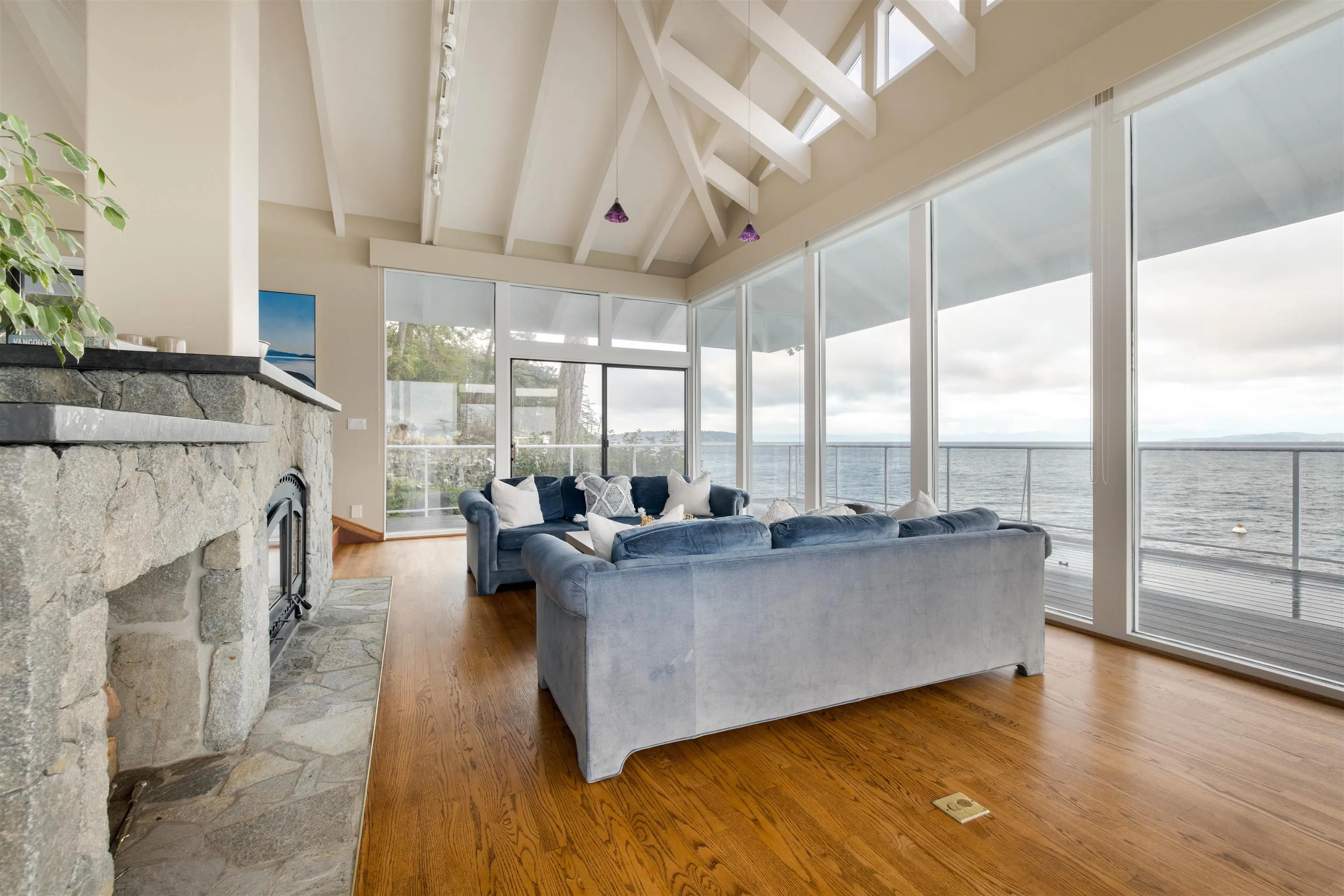 11113 Sunshine Coast Highway