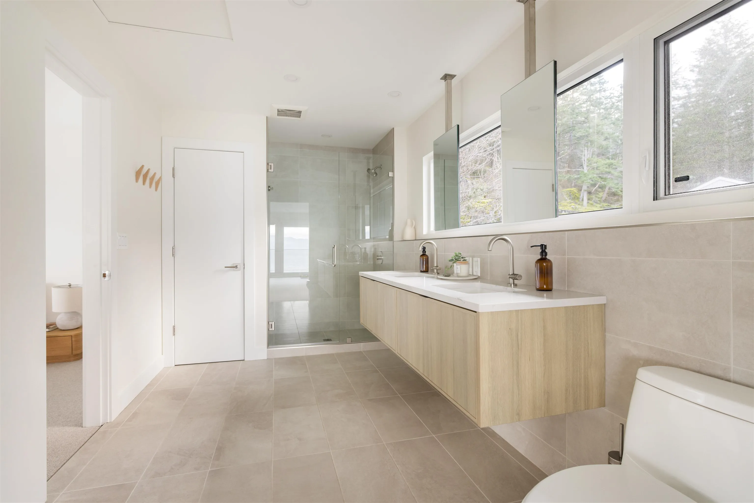 11113 Sunshine Coast Highway