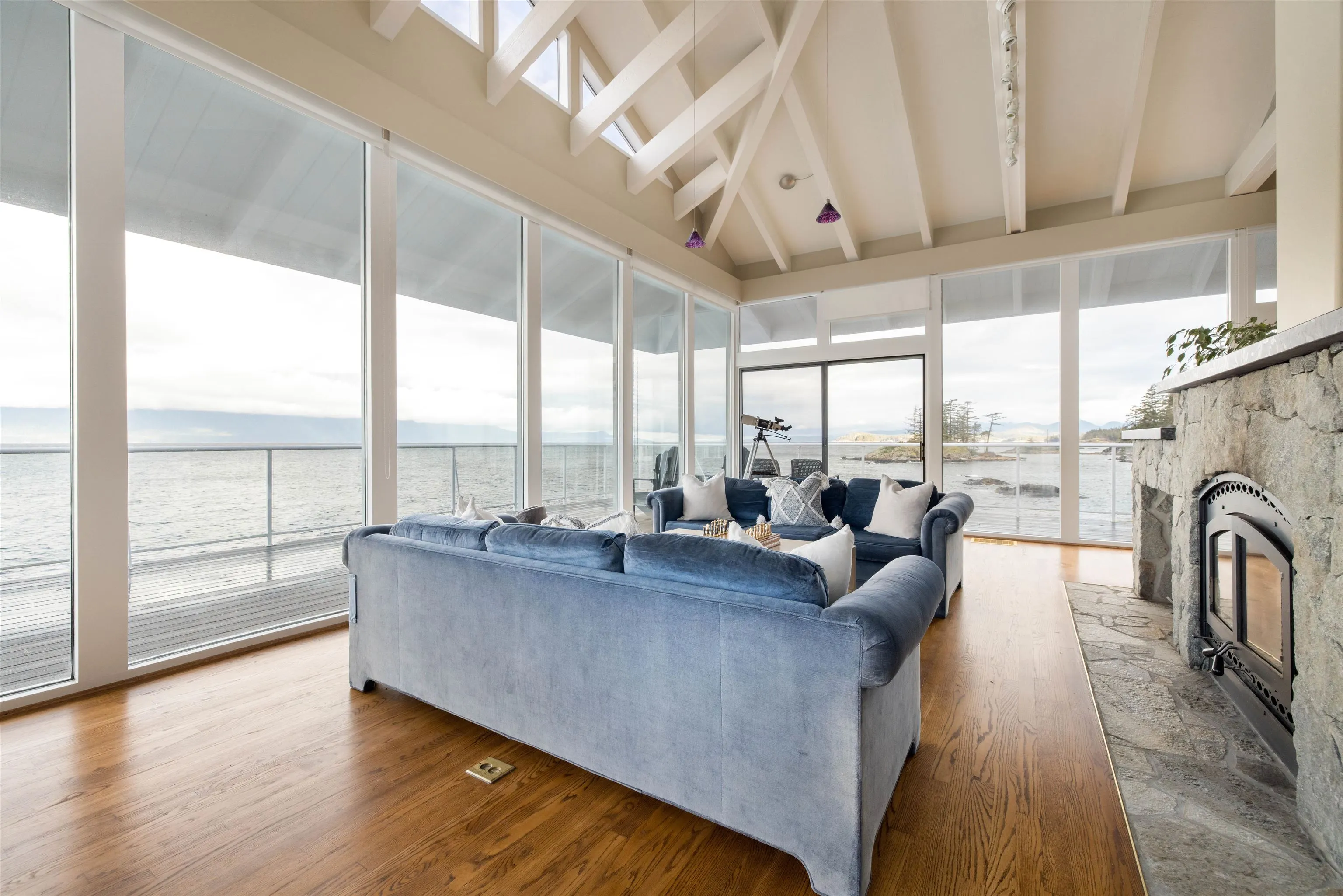 11113 Sunshine Coast Highway
