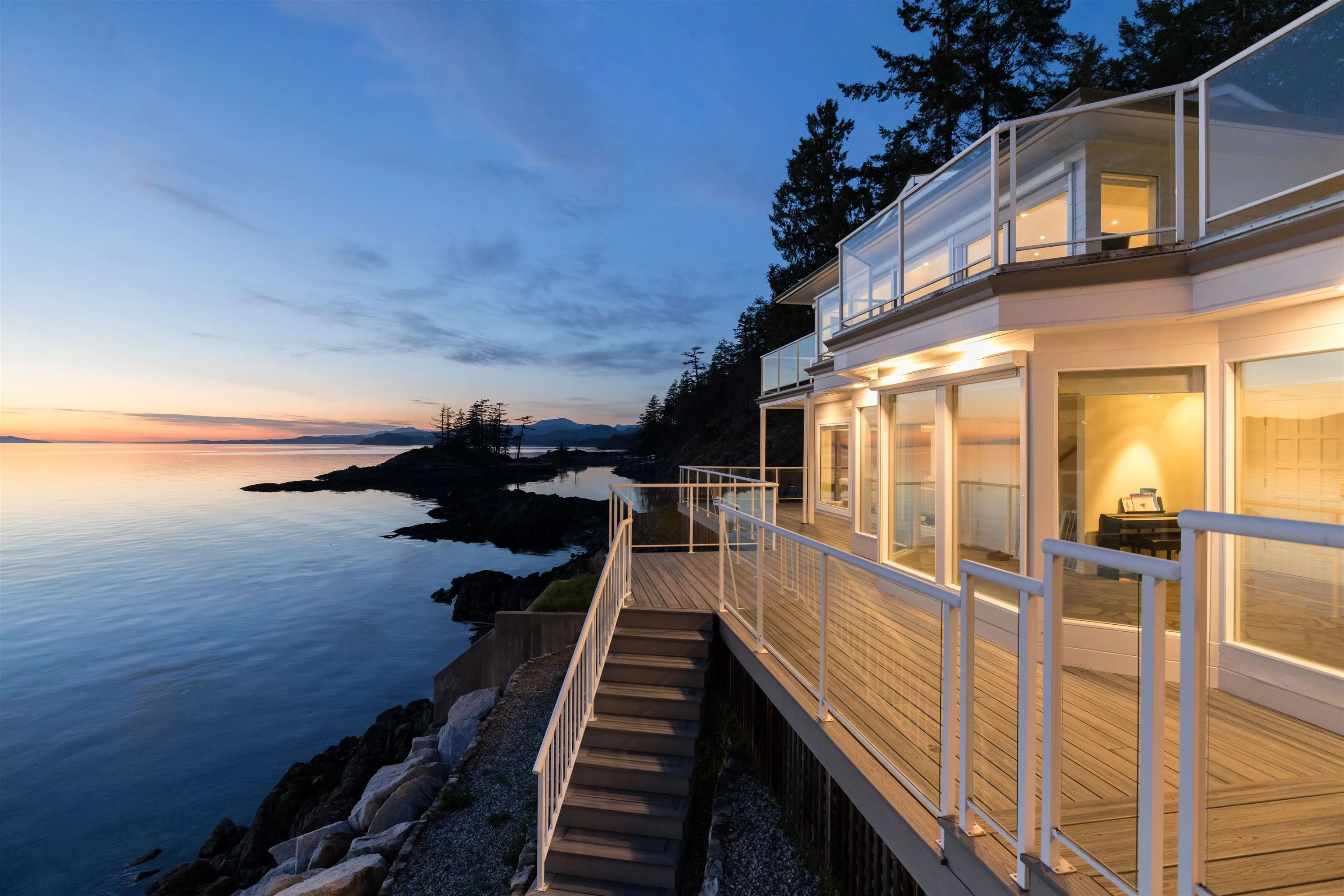 11113 Sunshine Coast Highway