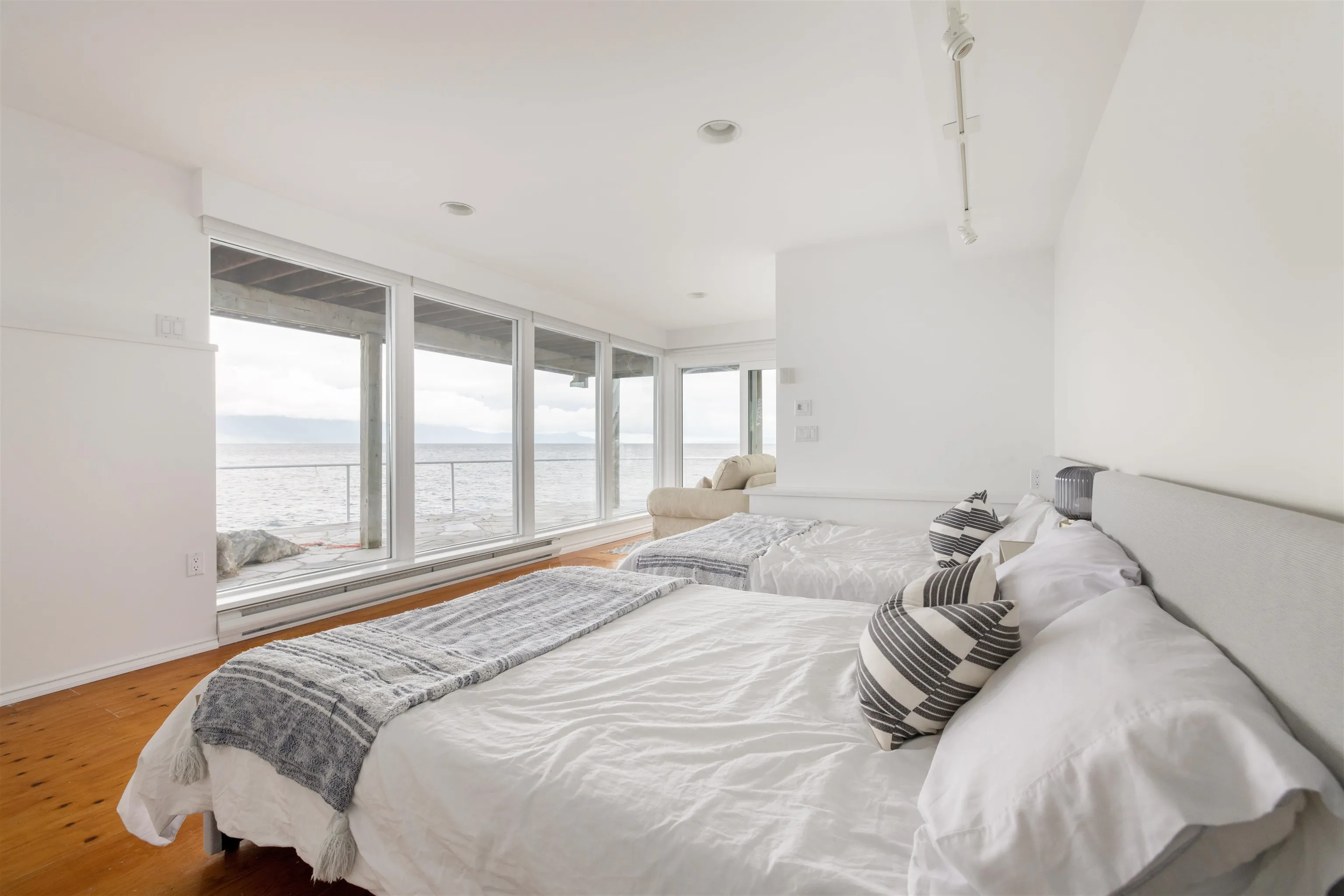 11113 Sunshine Coast Highway