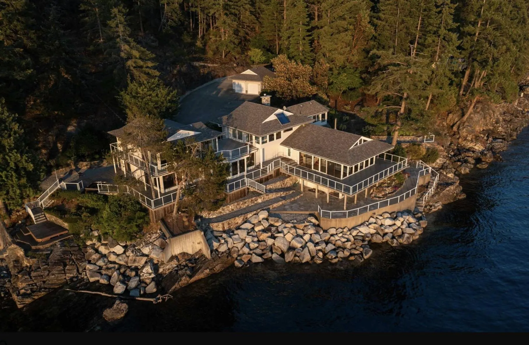 11113 Sunshine Coast Highway