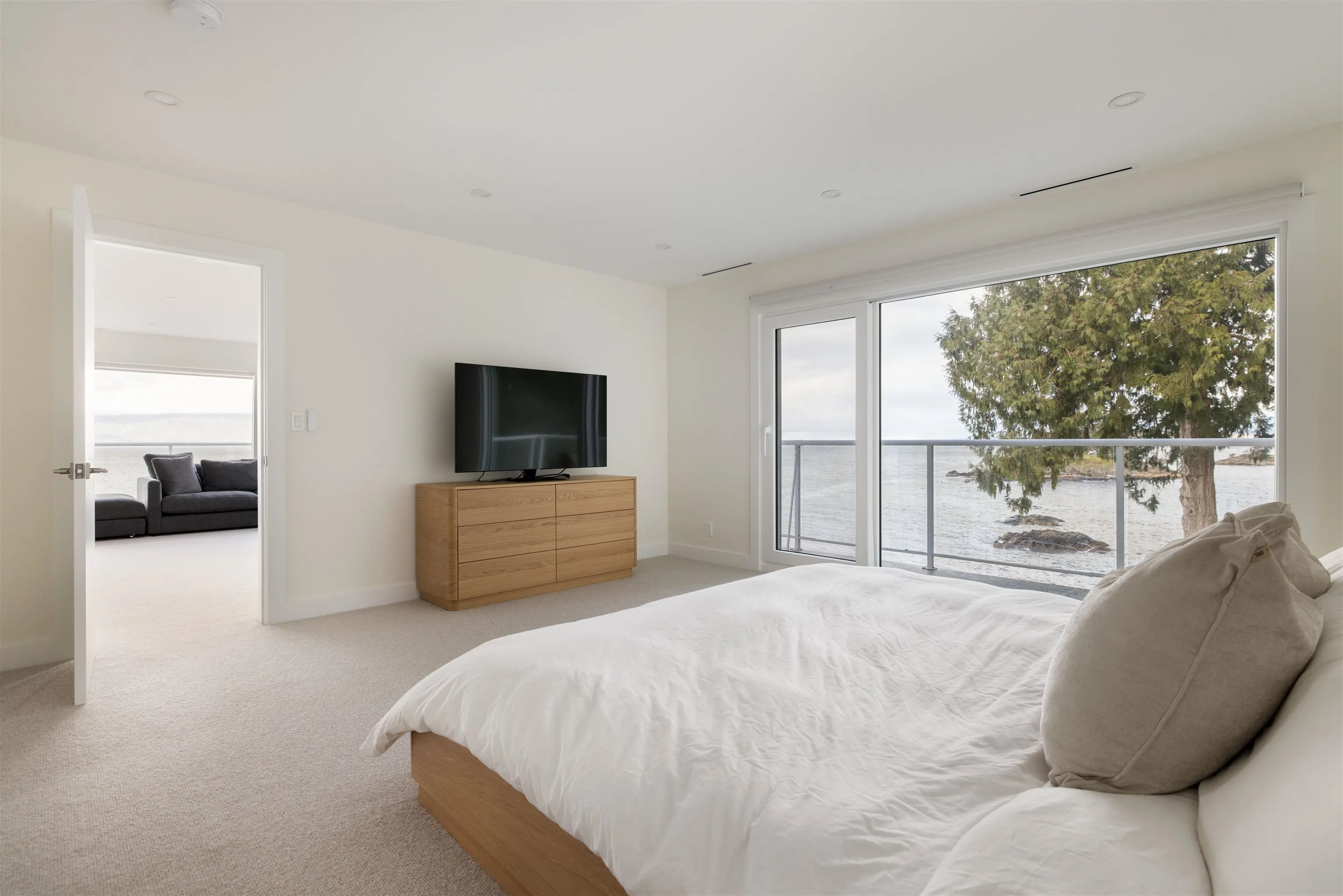 11113 Sunshine Coast Highway