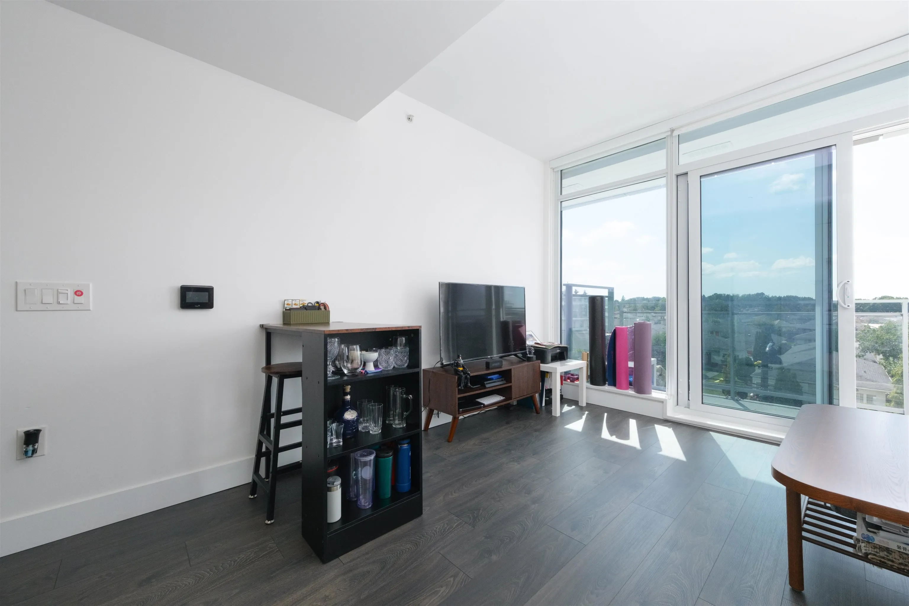 408 2435 Kingsway