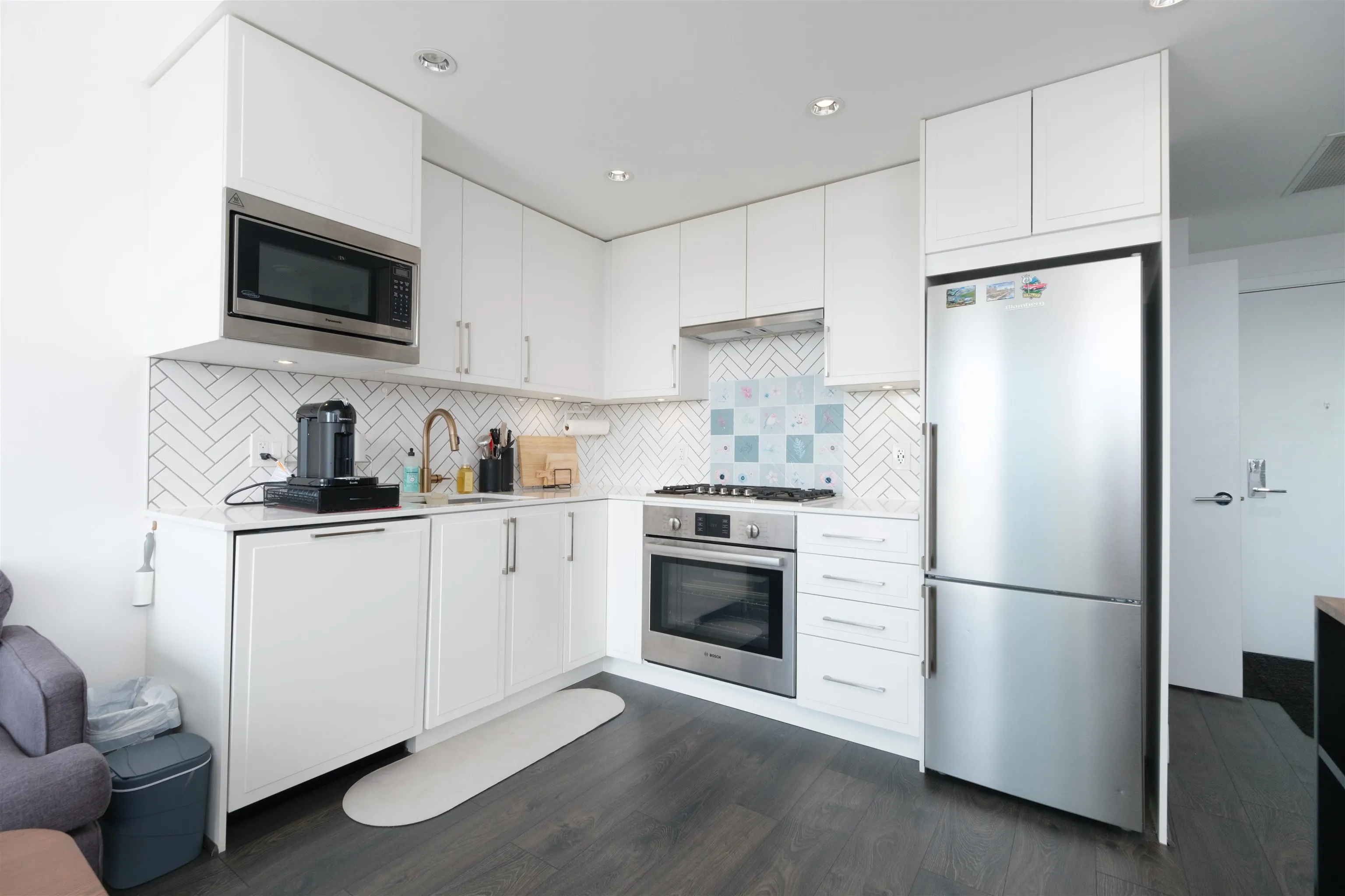 408 2435 Kingsway