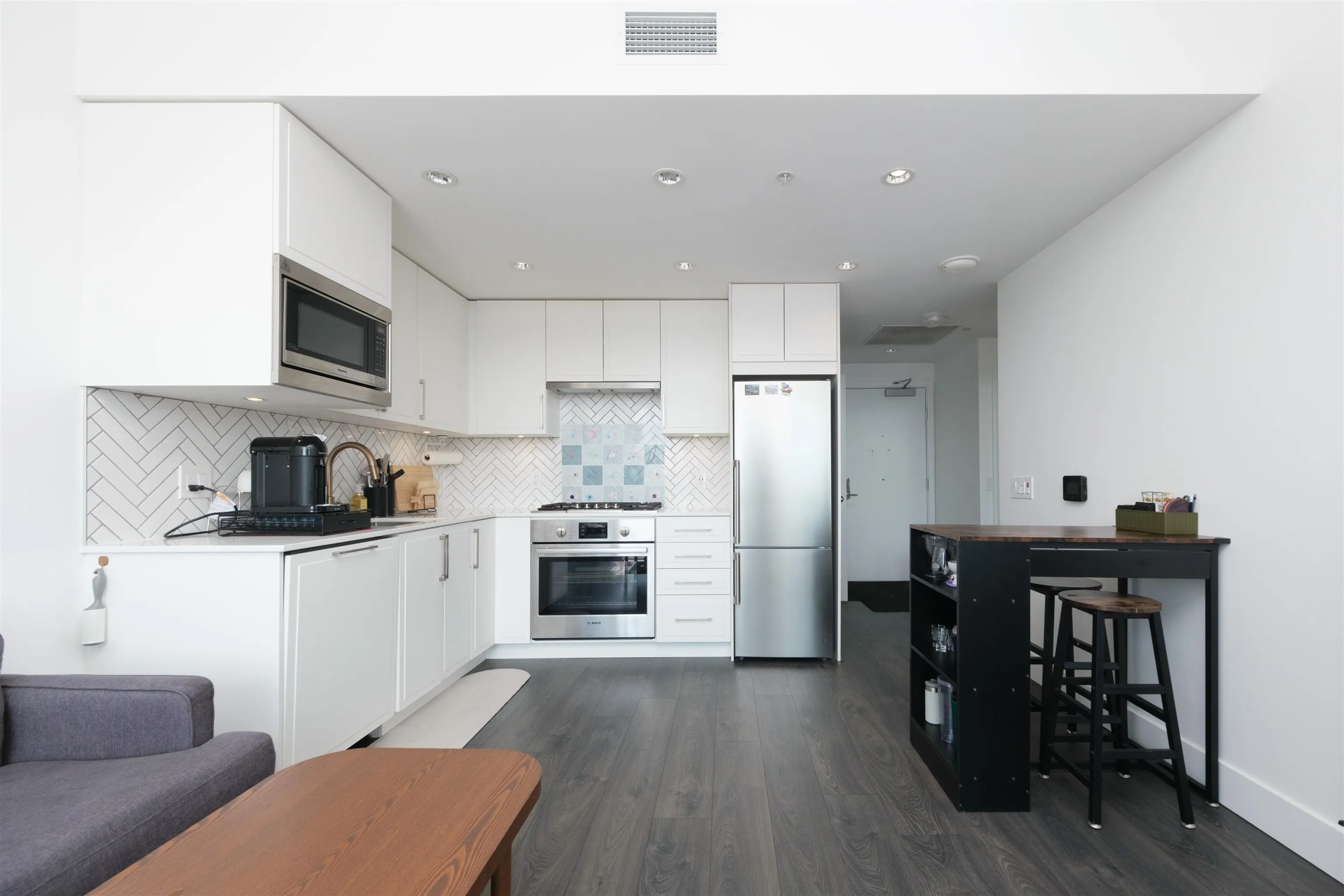 408 2435 Kingsway