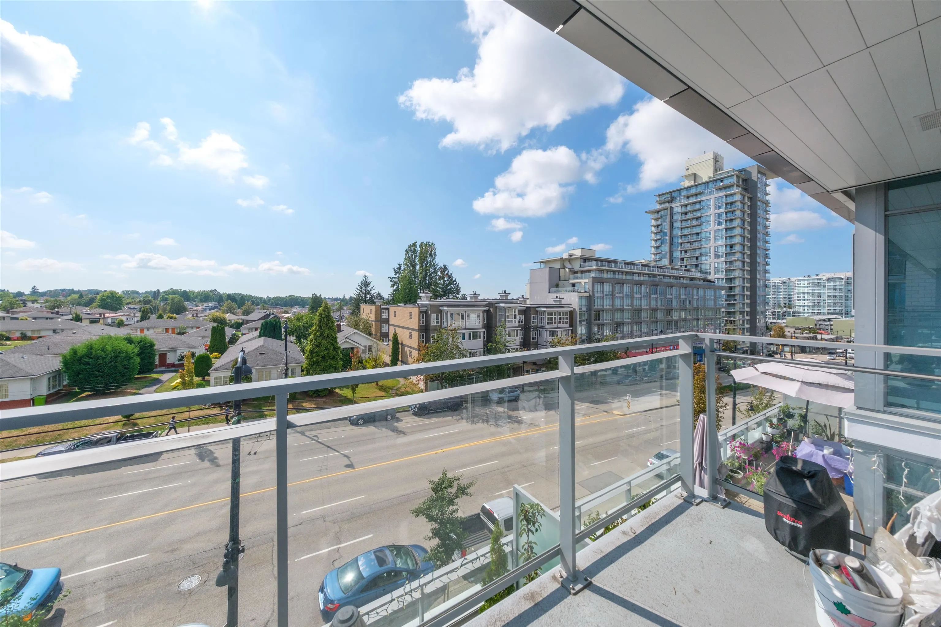 408 2435 Kingsway