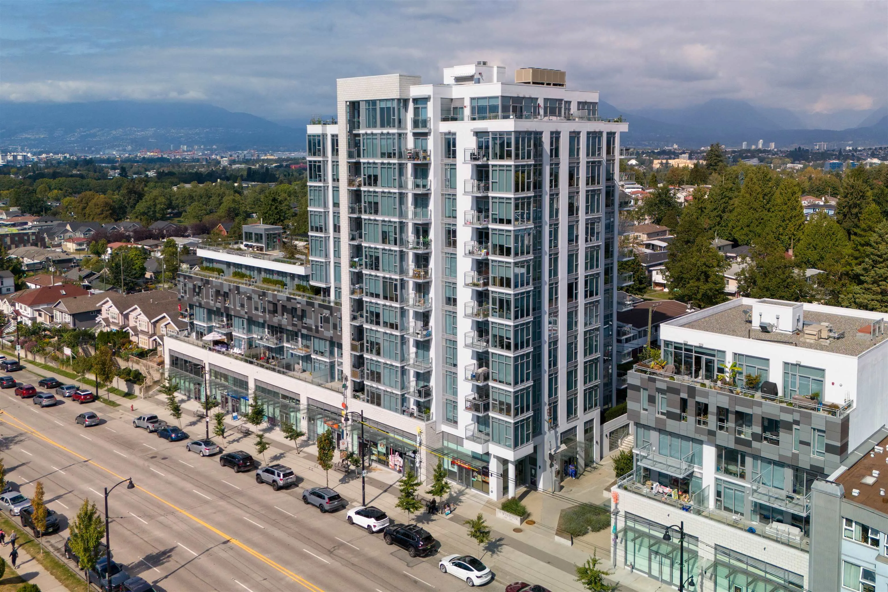 408 2435 Kingsway