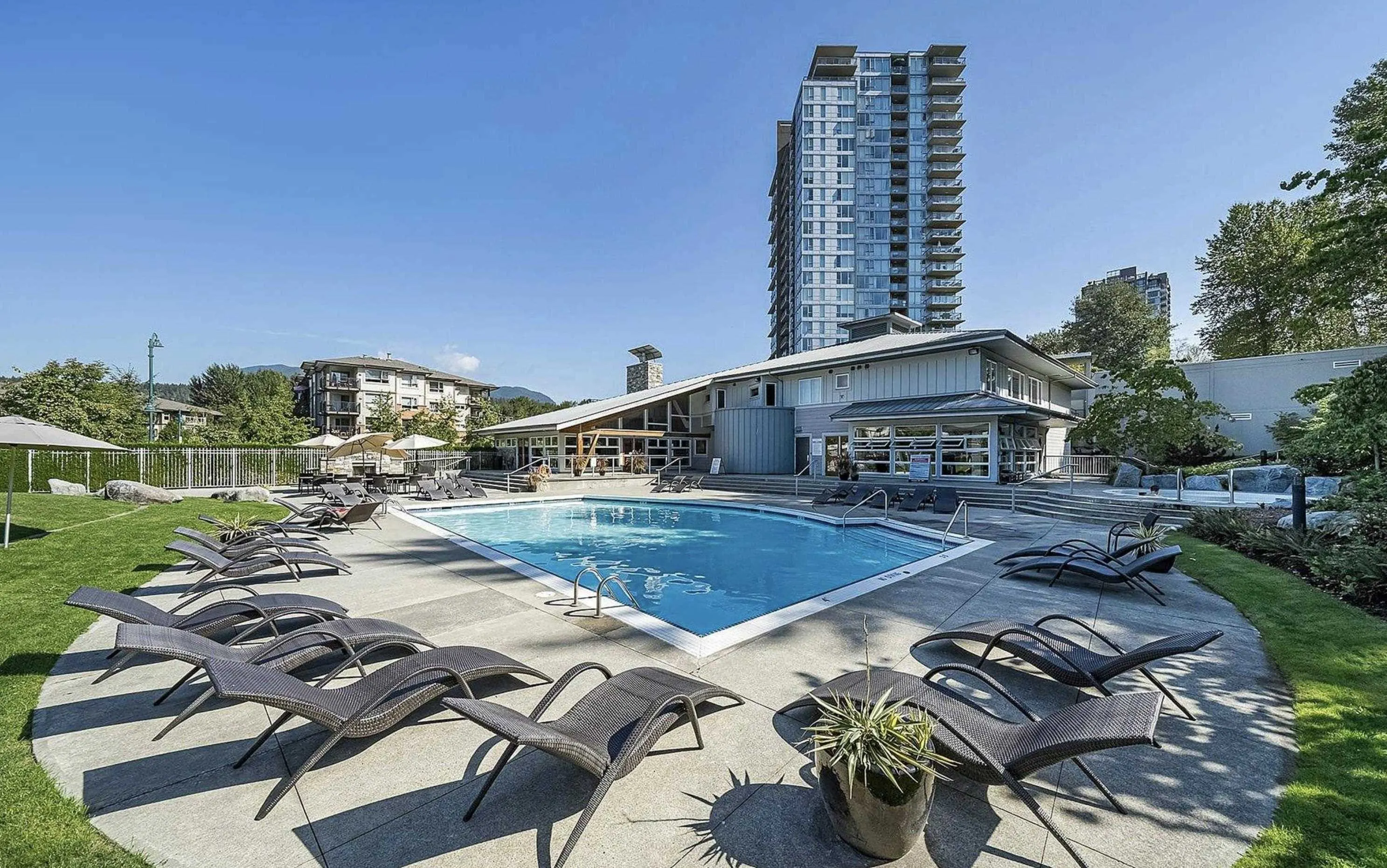 405 200 Klahanie Drive