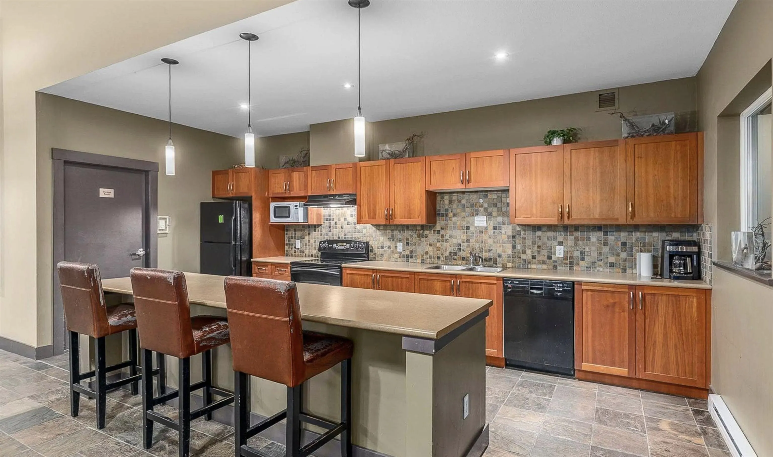 405 200 Klahanie Drive