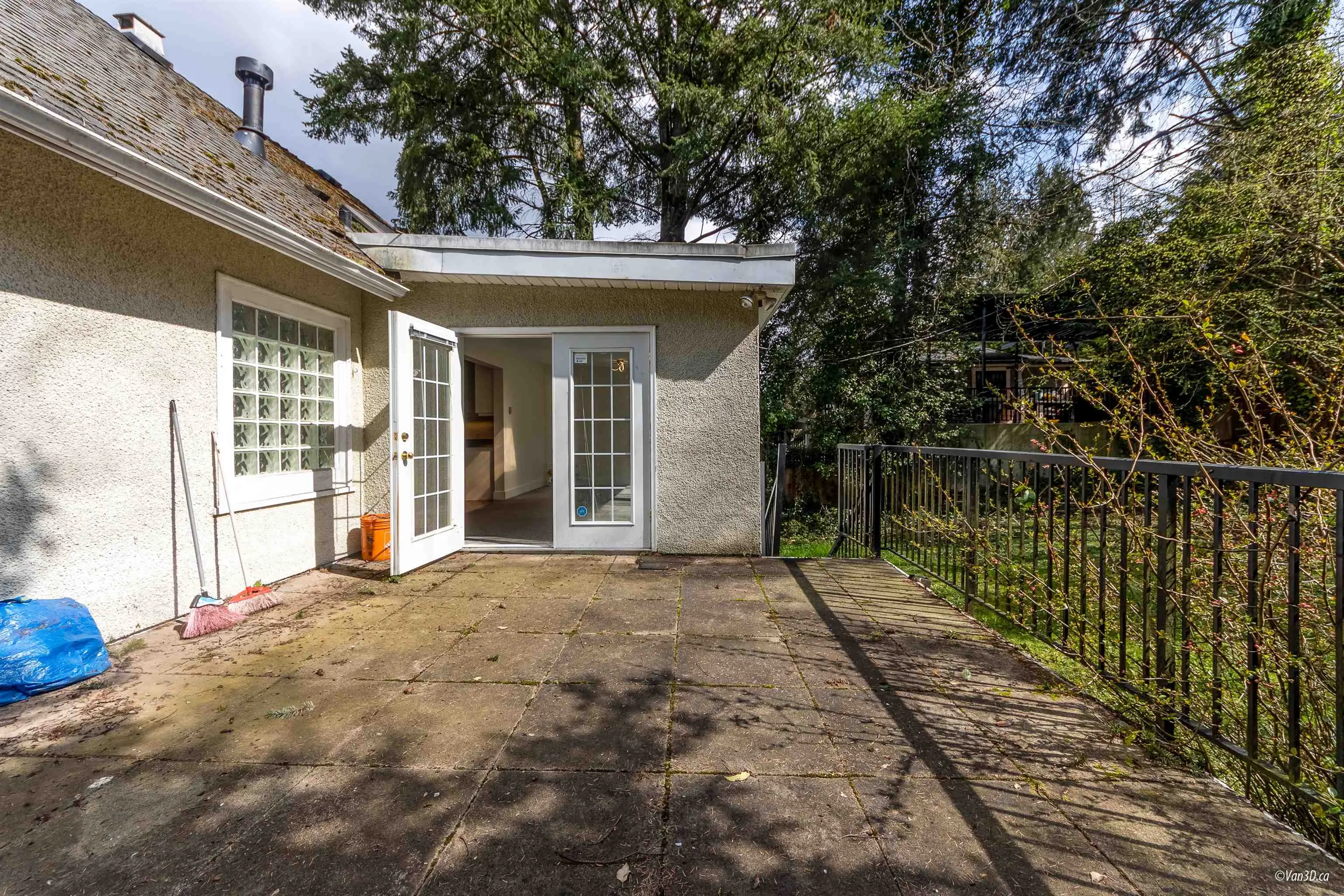 2146 W 33rd Avenue