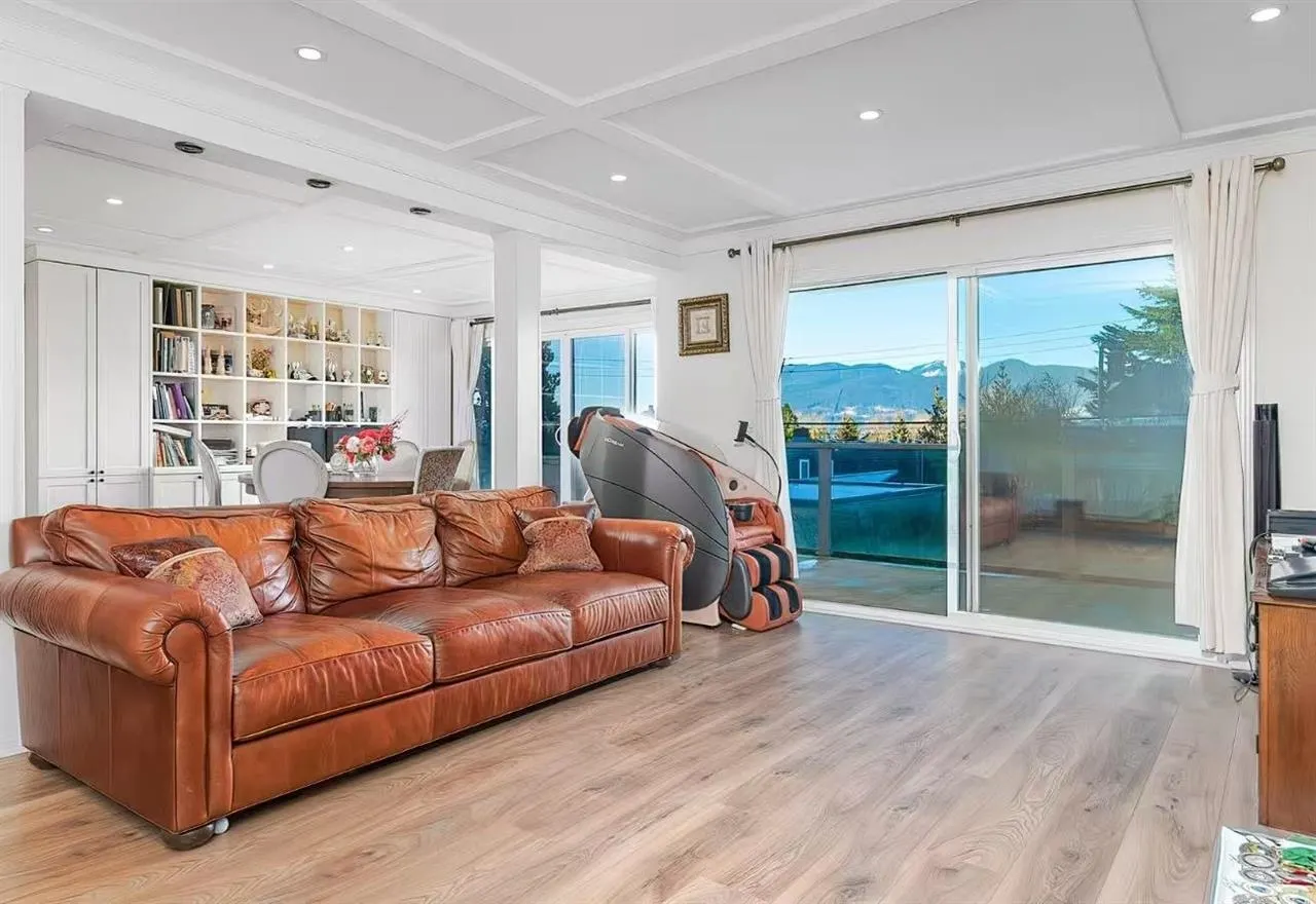 4333 Locarno Crescent