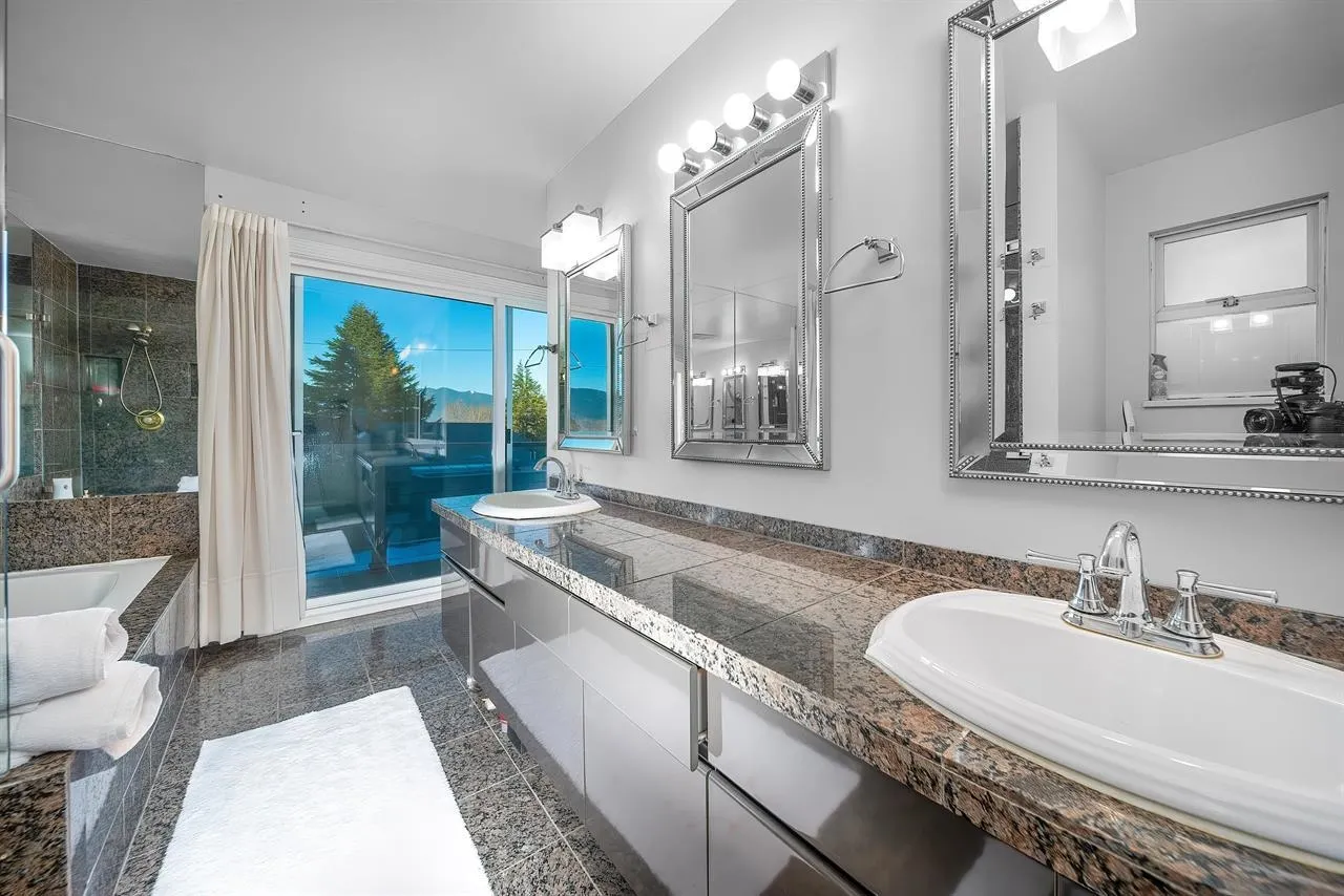 4333 Locarno Crescent