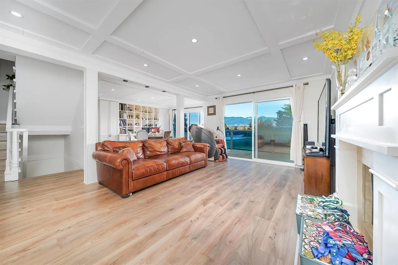 4333 Locarno Crescent