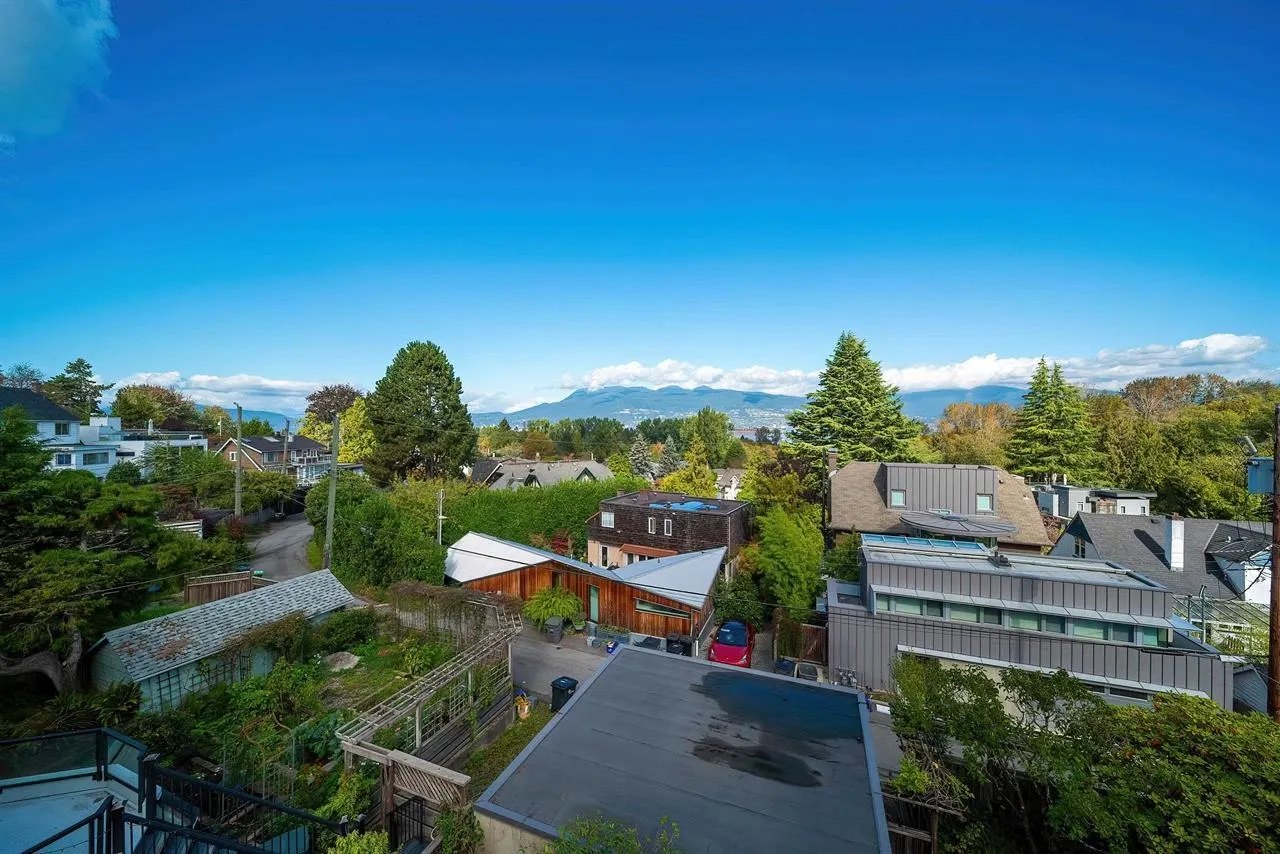4333 Locarno Crescent