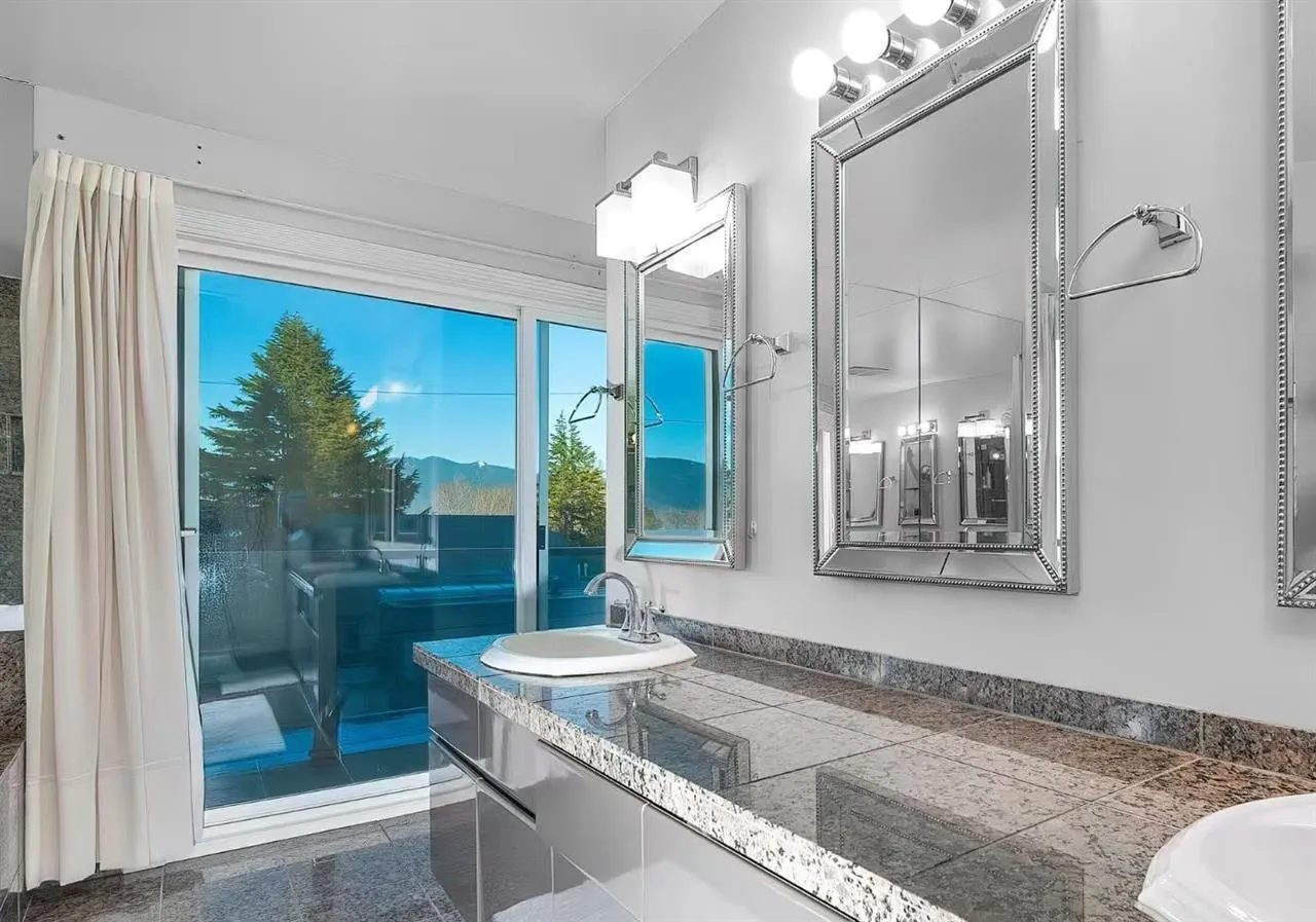 4333 Locarno Crescent