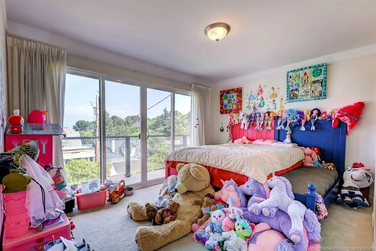 4333 Locarno Crescent