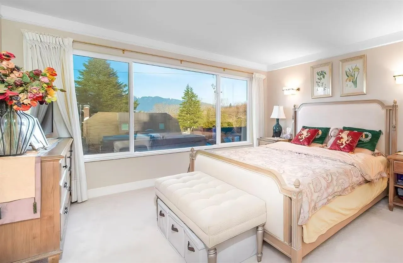 4333 Locarno Crescent