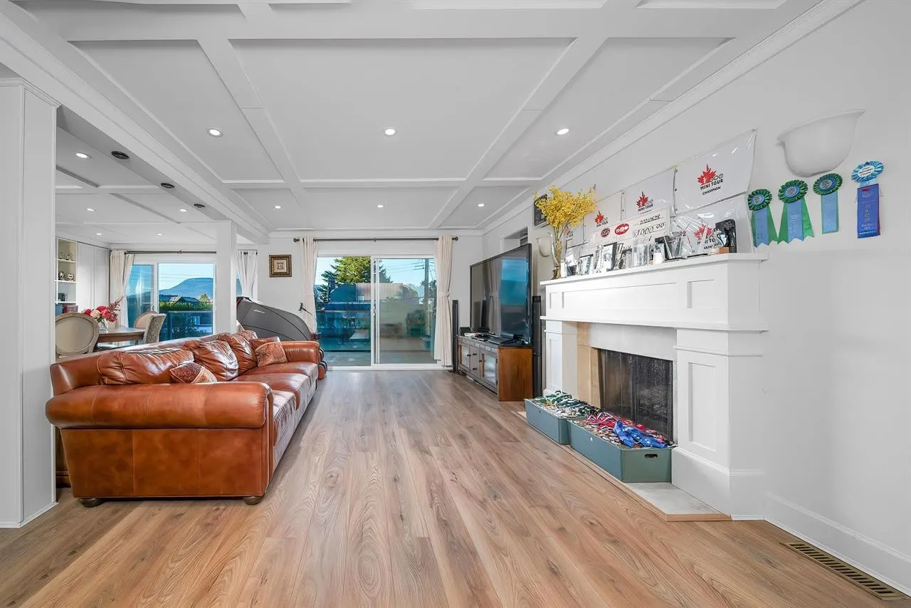 4333 Locarno Crescent