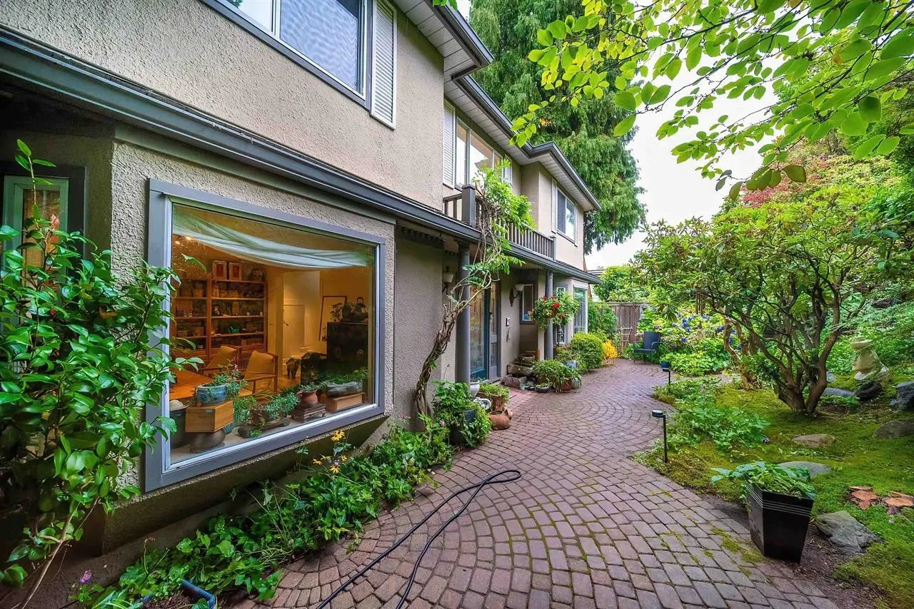 4333 Locarno Crescent
