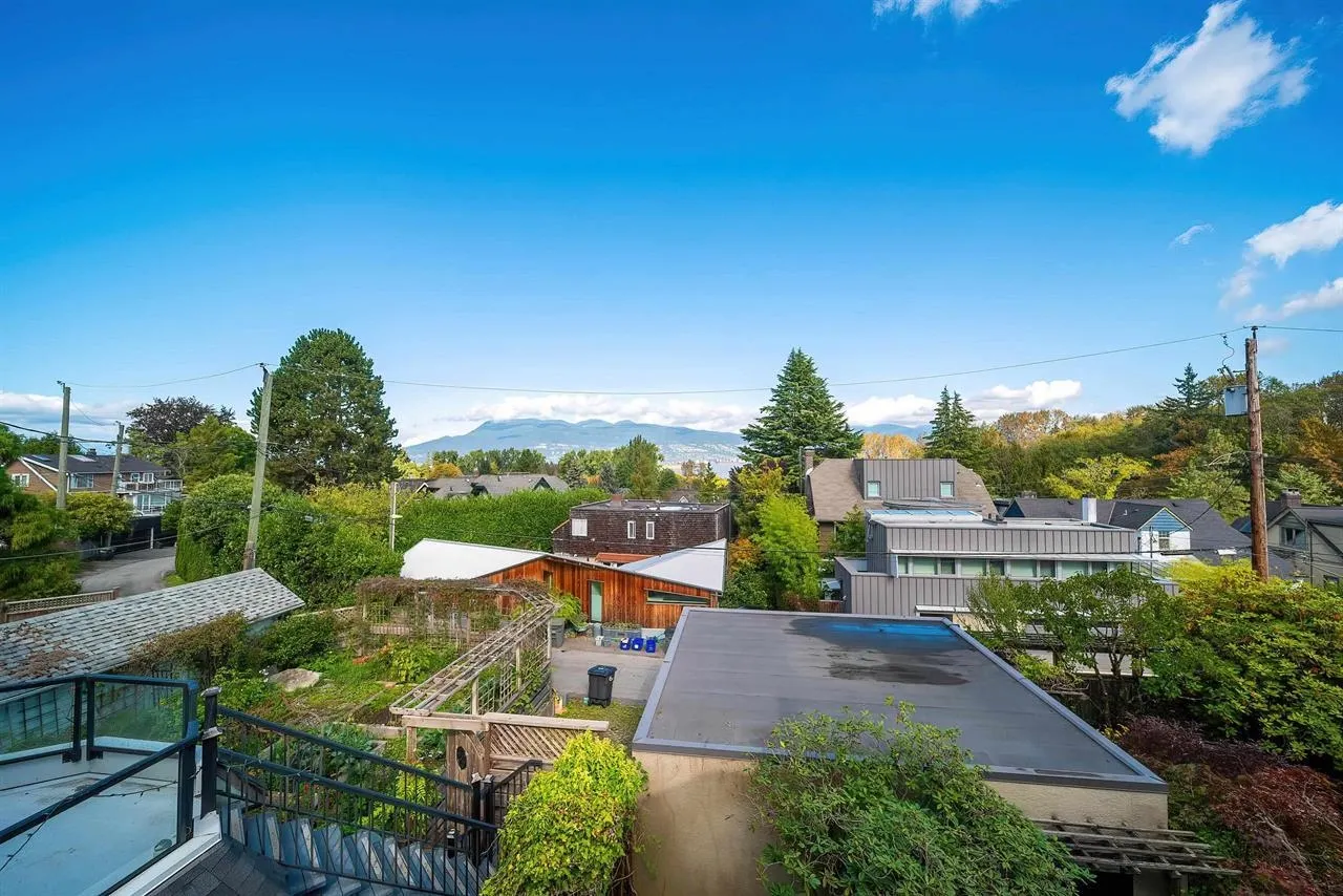 4333 Locarno Crescent