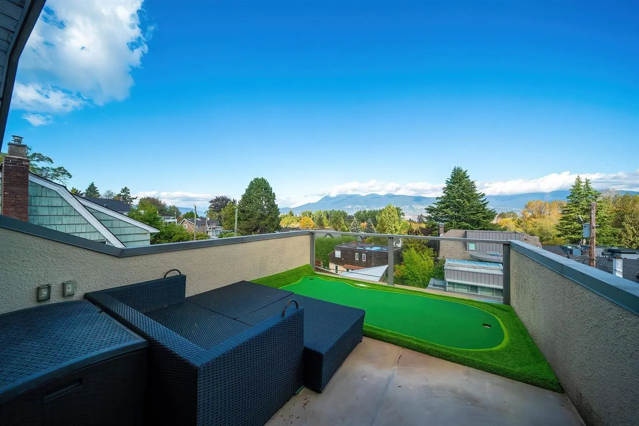 4333 Locarno Crescent
