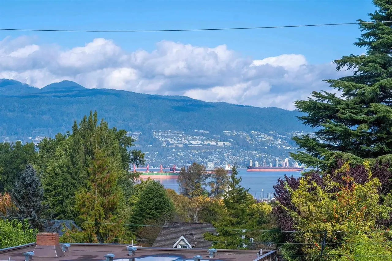 4333 Locarno Crescent
