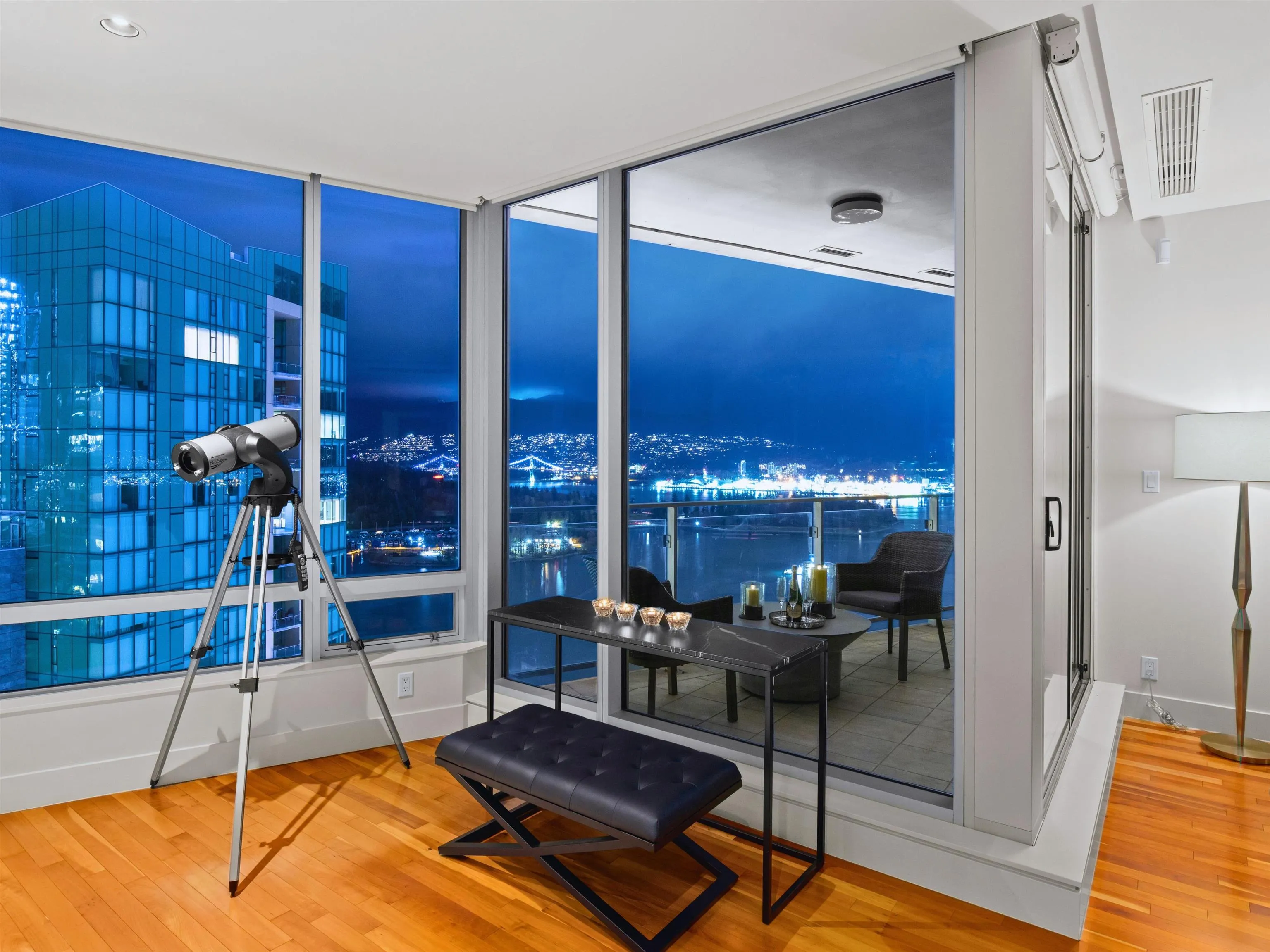 2803 1077 W Cordova Street