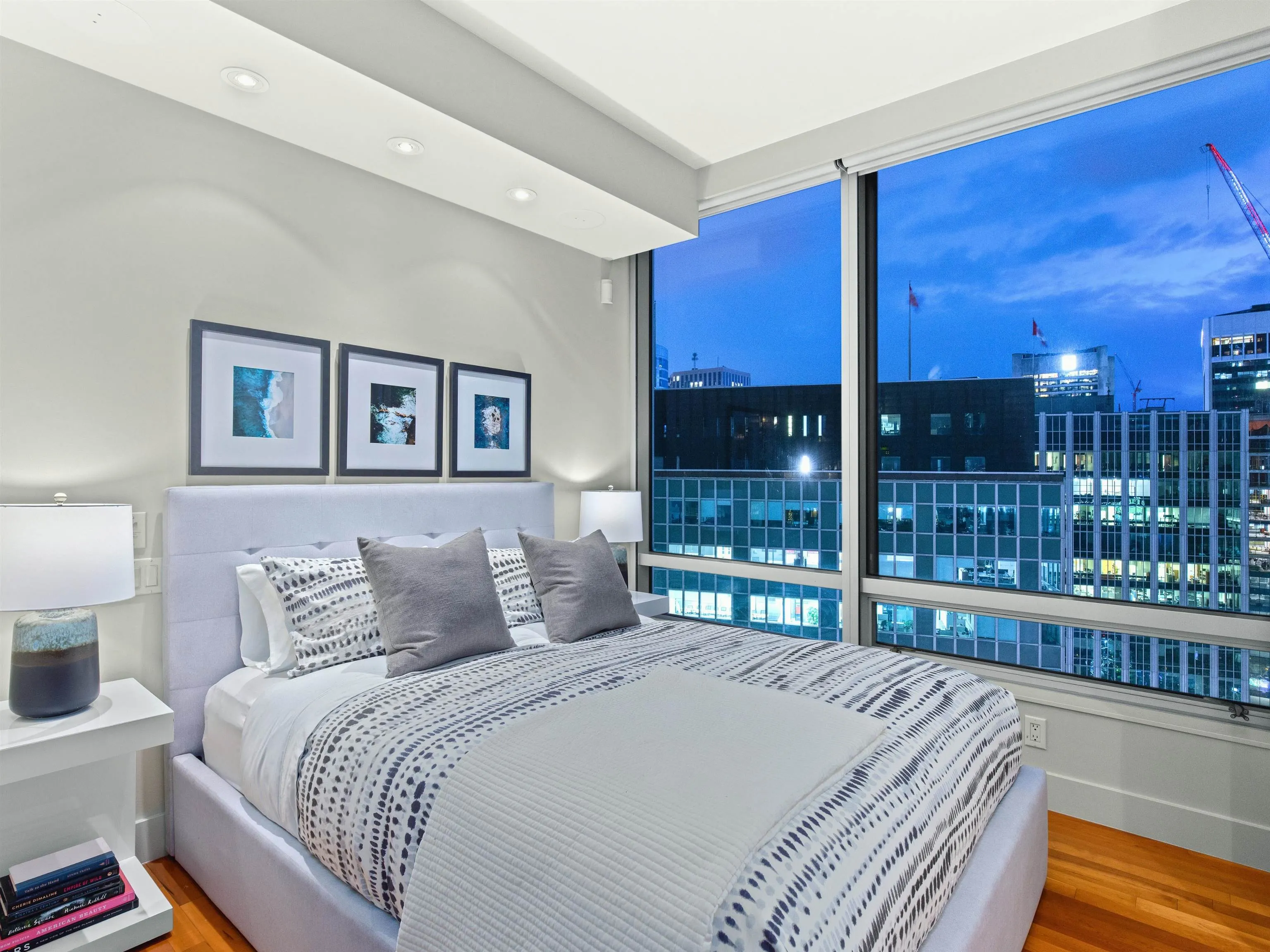2803 1077 W Cordova Street