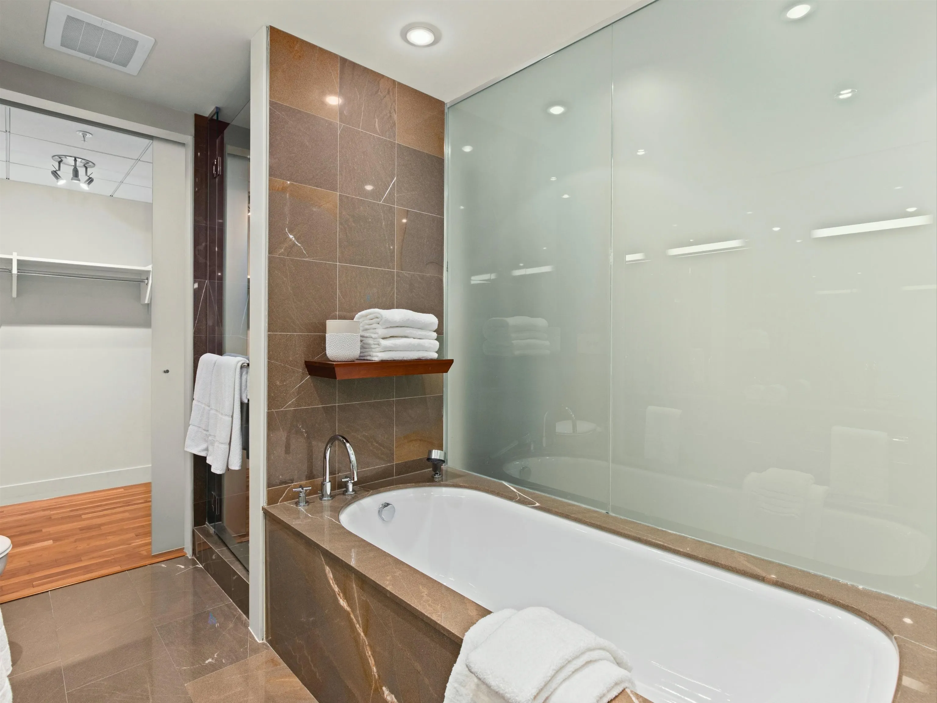 2803 1077 W Cordova Street