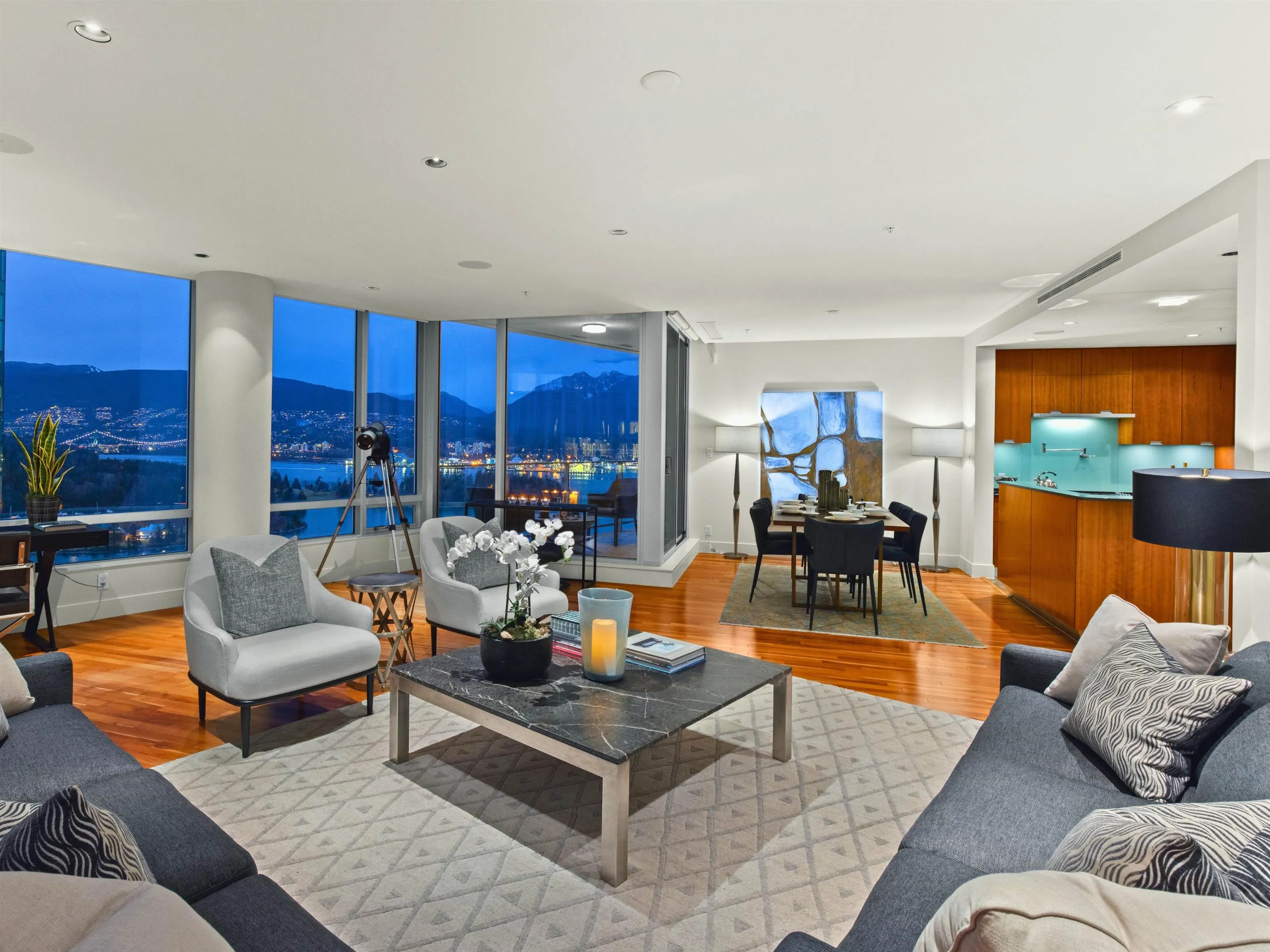 2803 1077 W Cordova Street