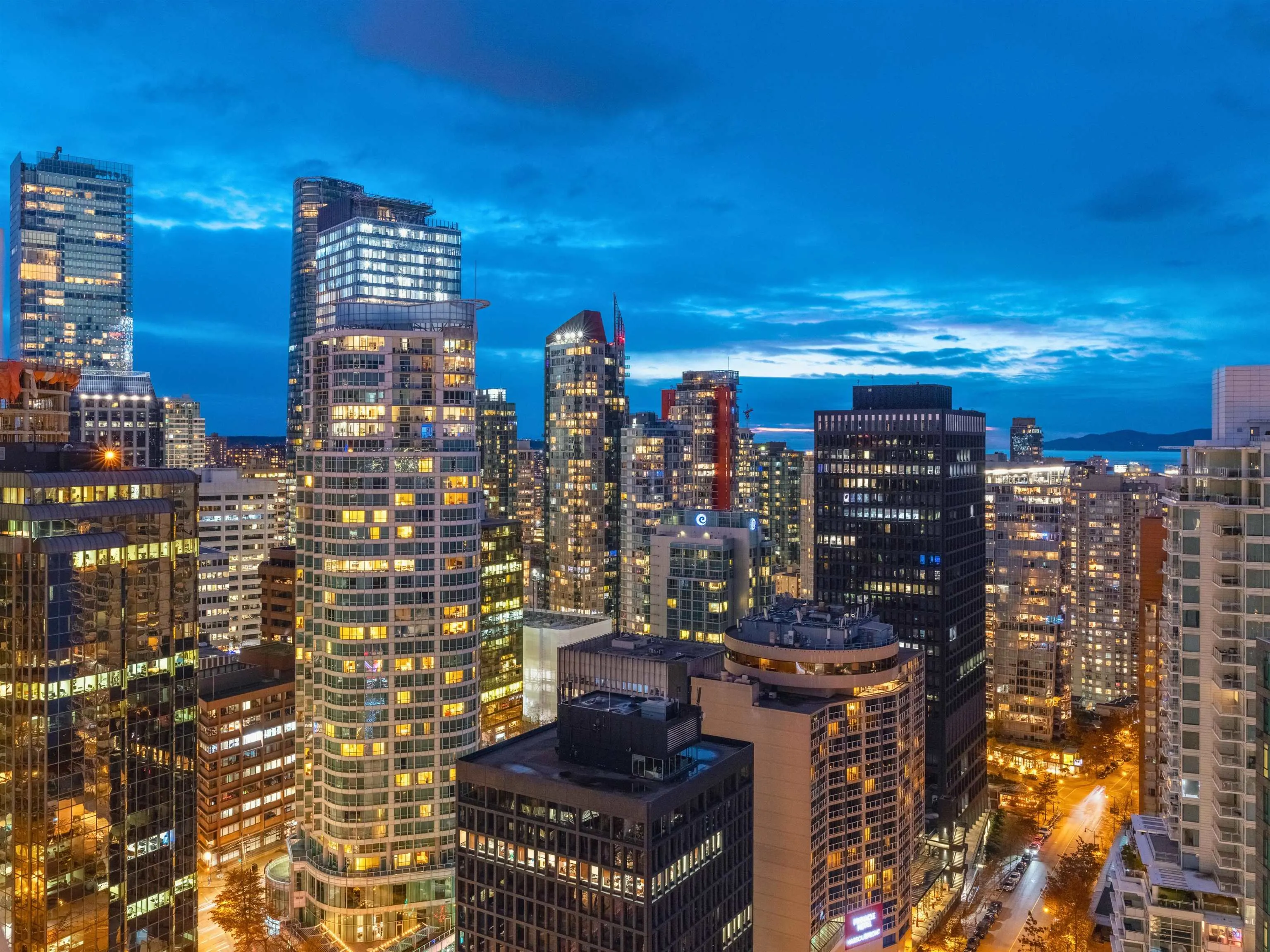 2803 1077 W Cordova Street