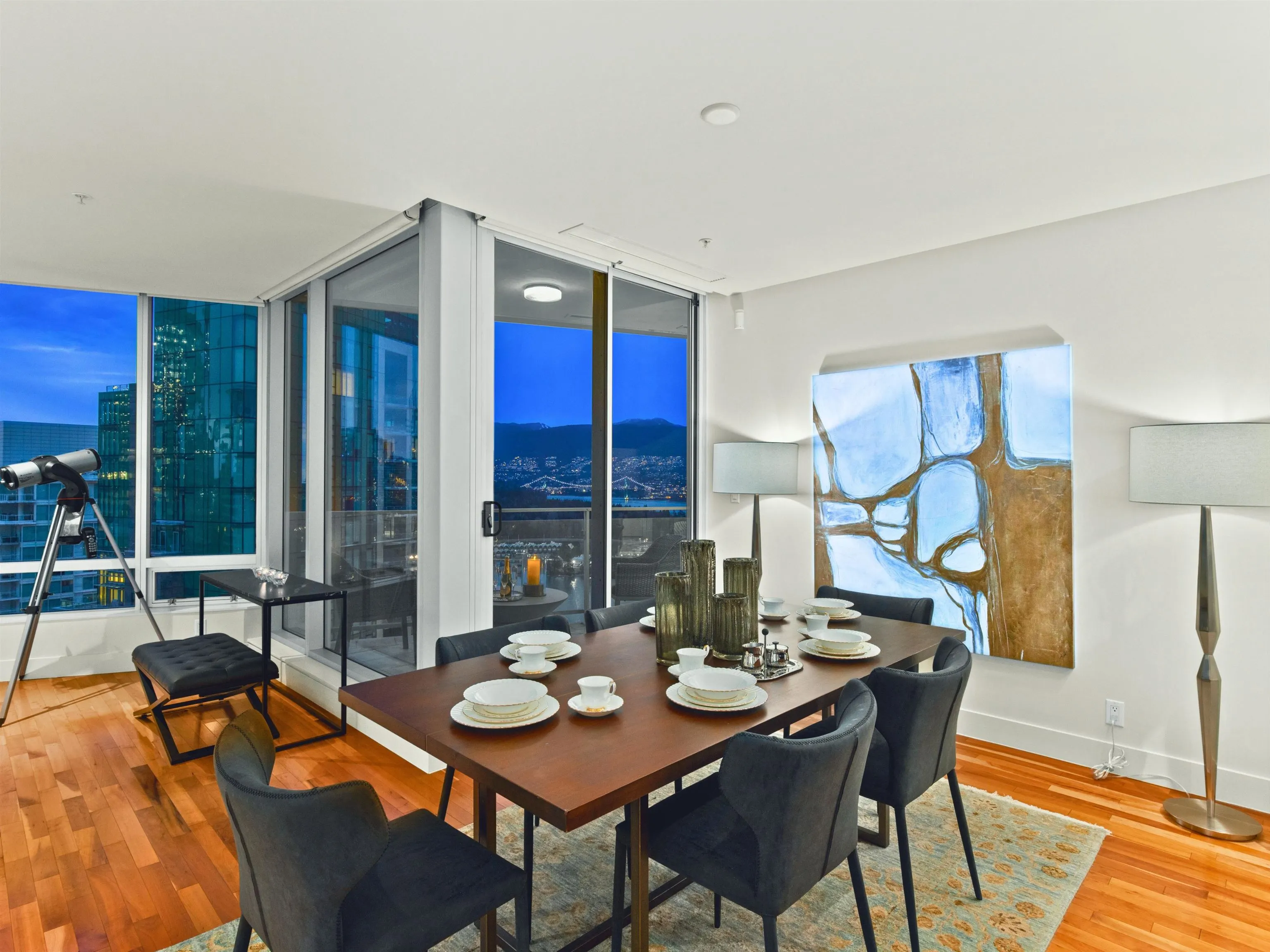 2803 1077 W Cordova Street