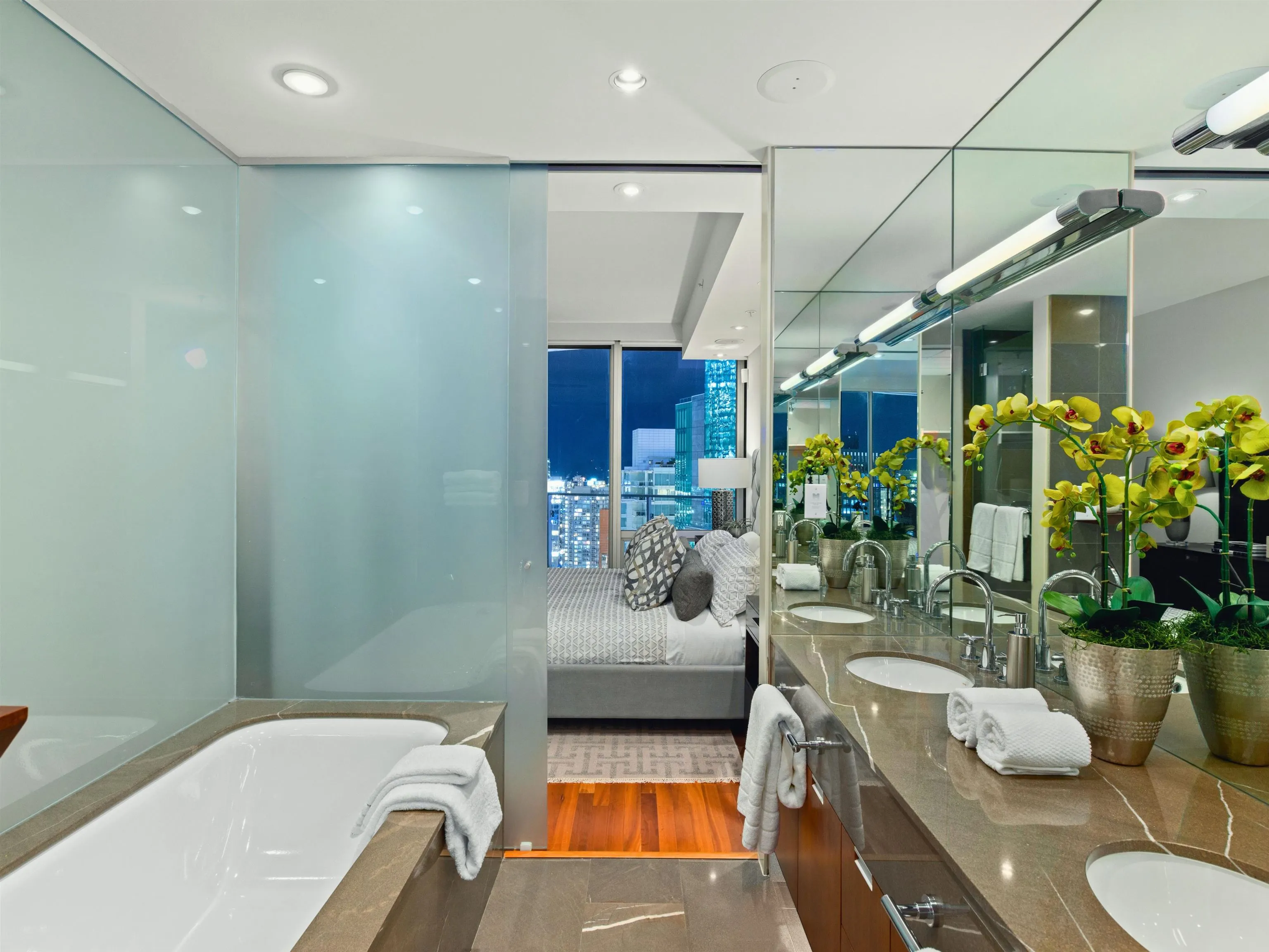 2803 1077 W Cordova Street