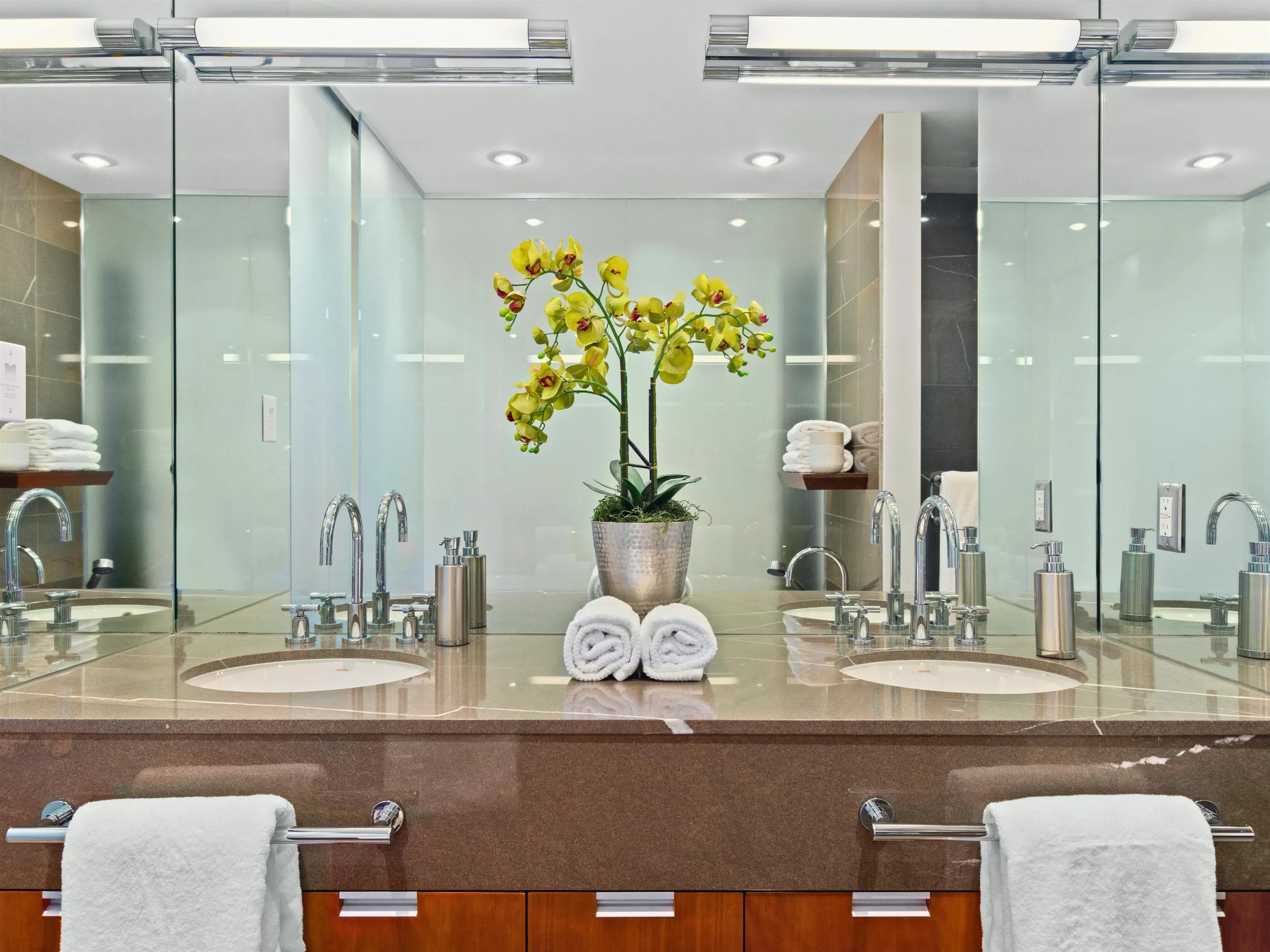2803 1077 W Cordova Street