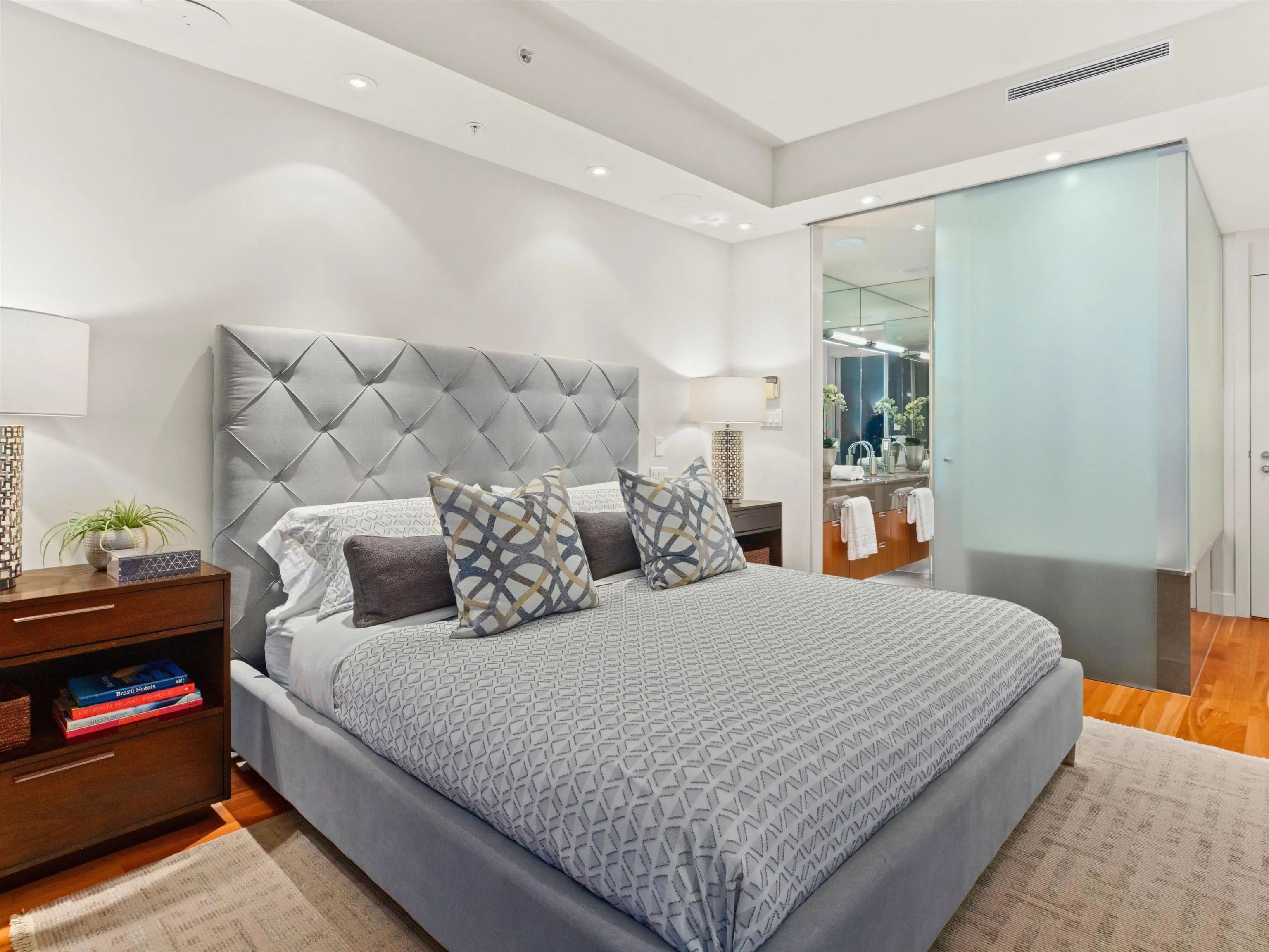 2803 1077 W Cordova Street
