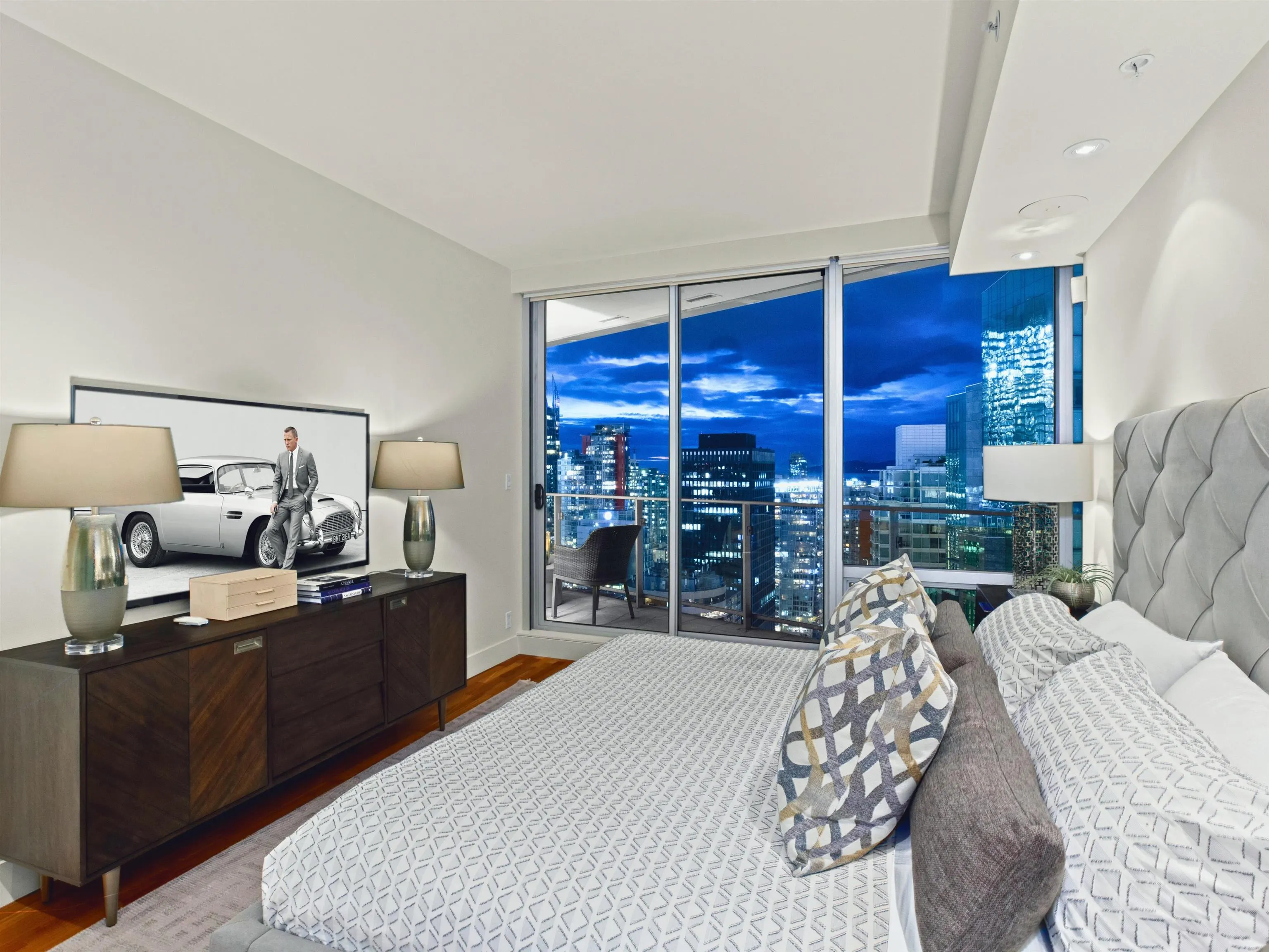 2803 1077 W Cordova Street